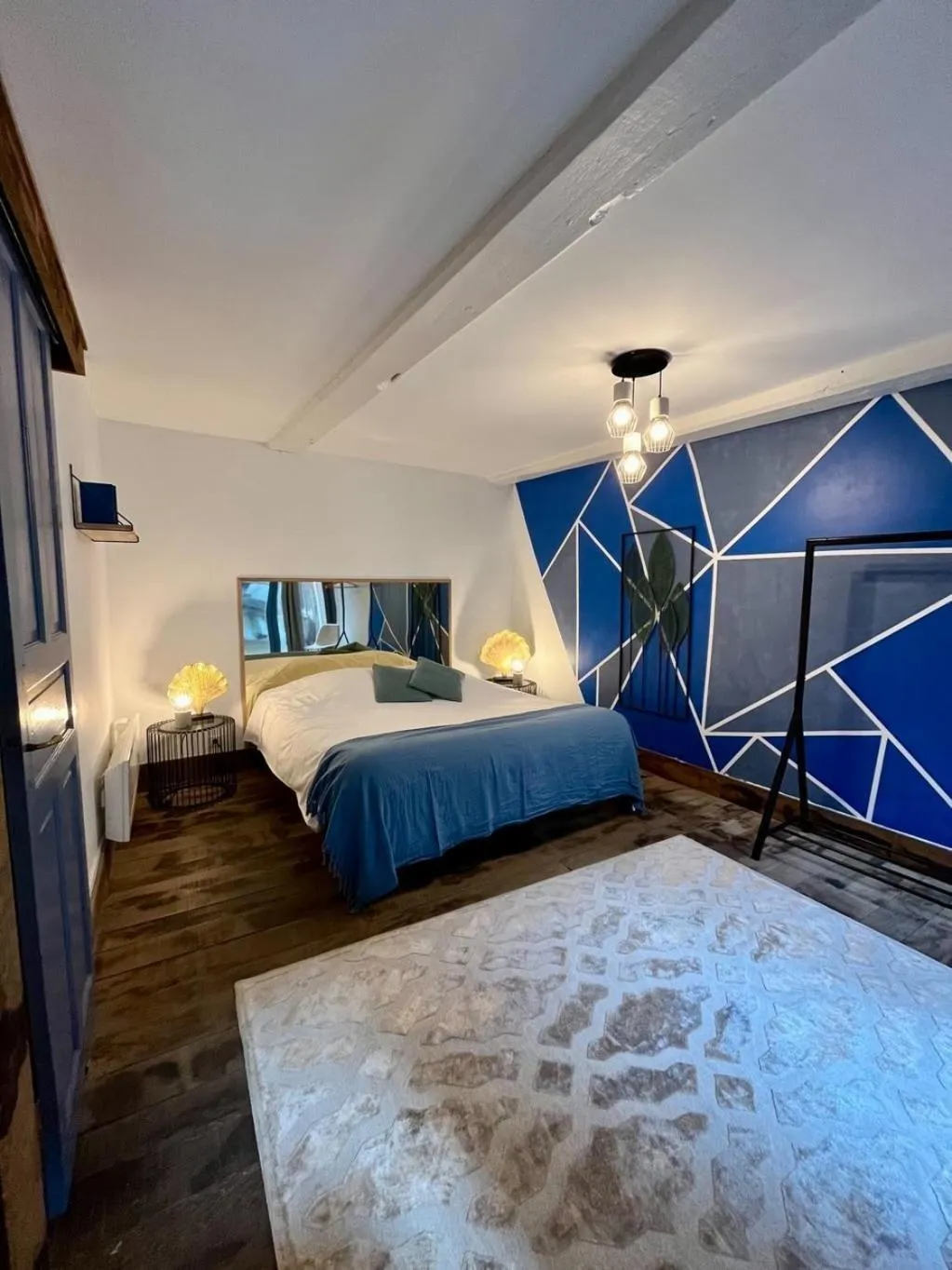 Bed in L'Ecole des Demoiselles