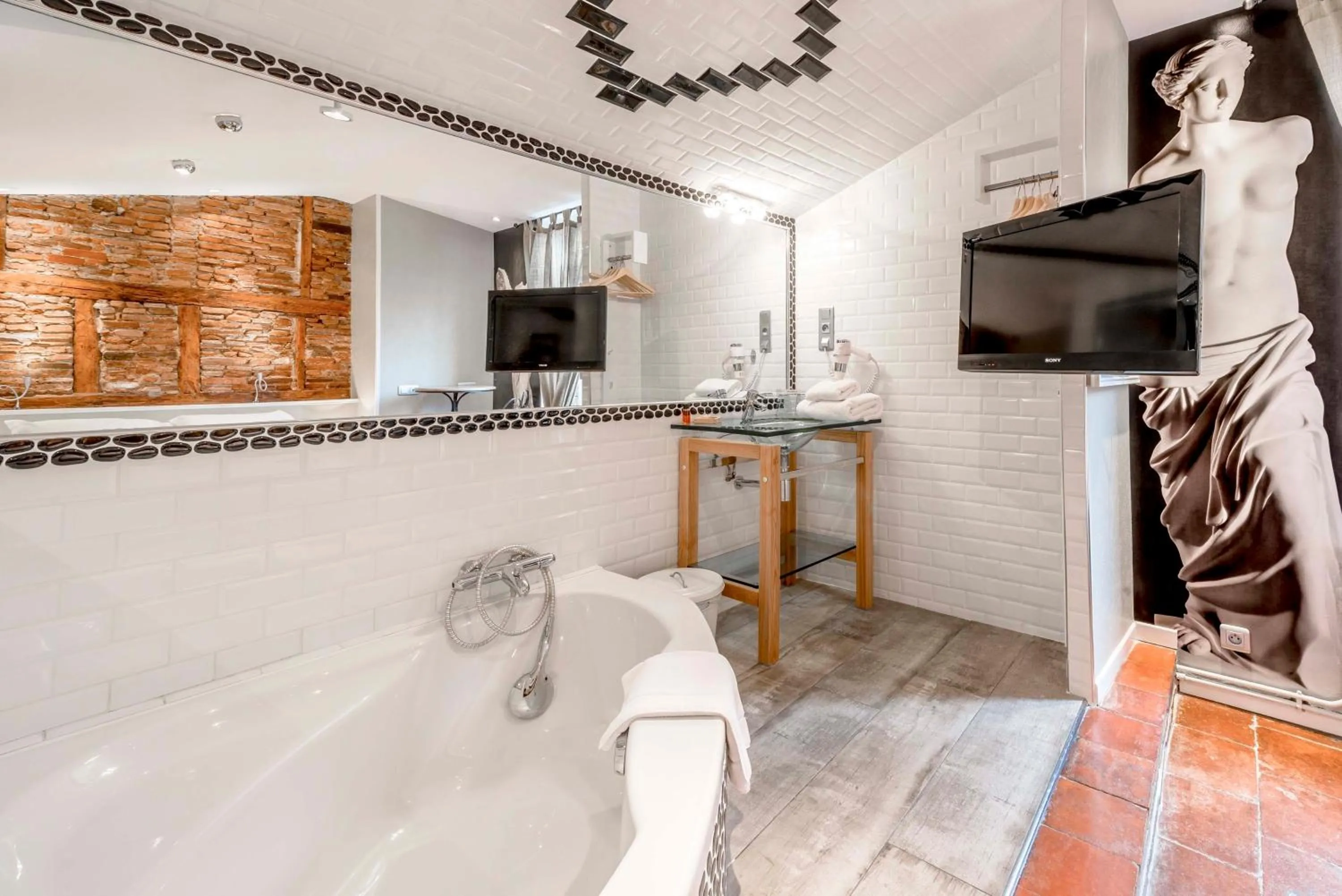 Bathroom in Europe Hôtel