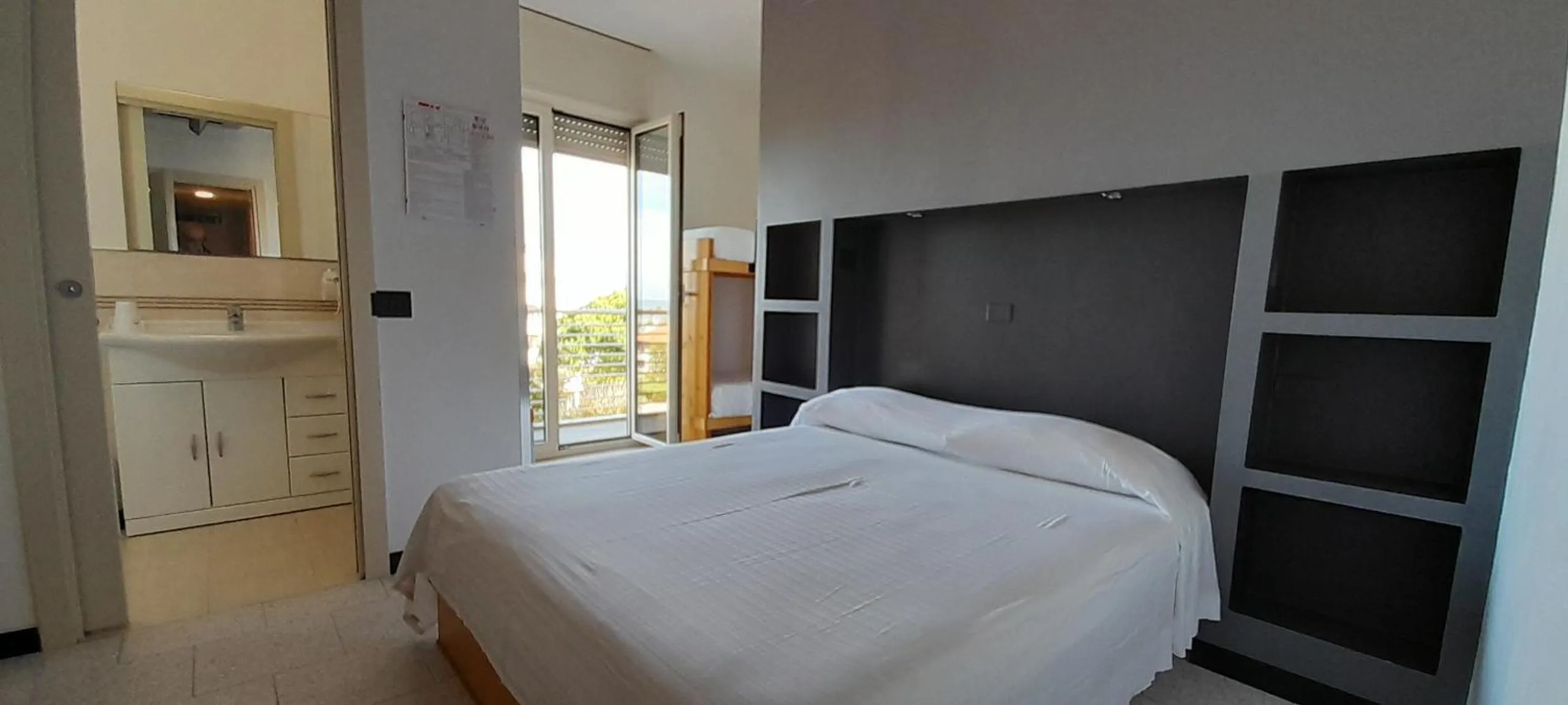 Photo of the whole room, Bed in Hotel Marbella