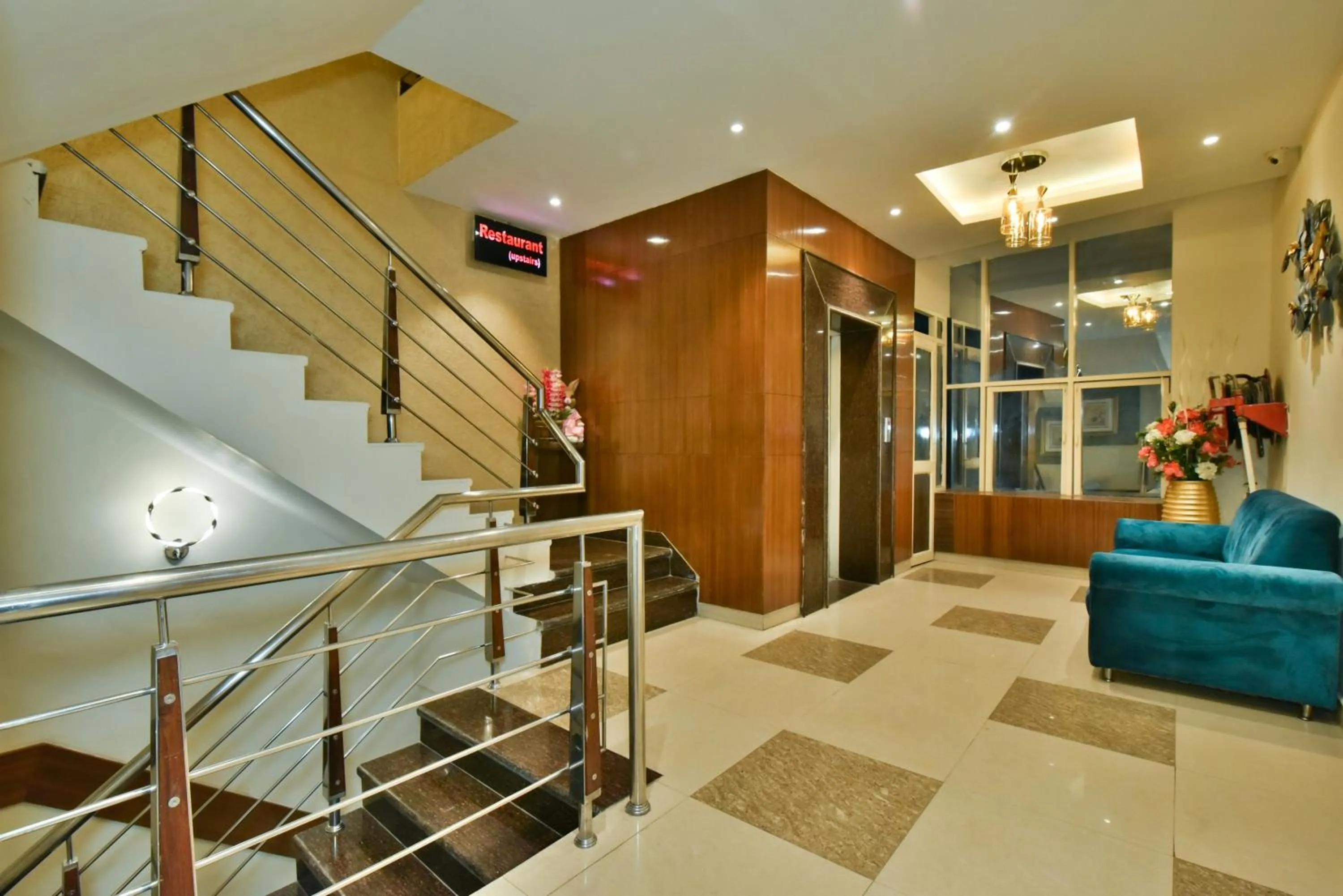 elevator in Hotel Puri Palace