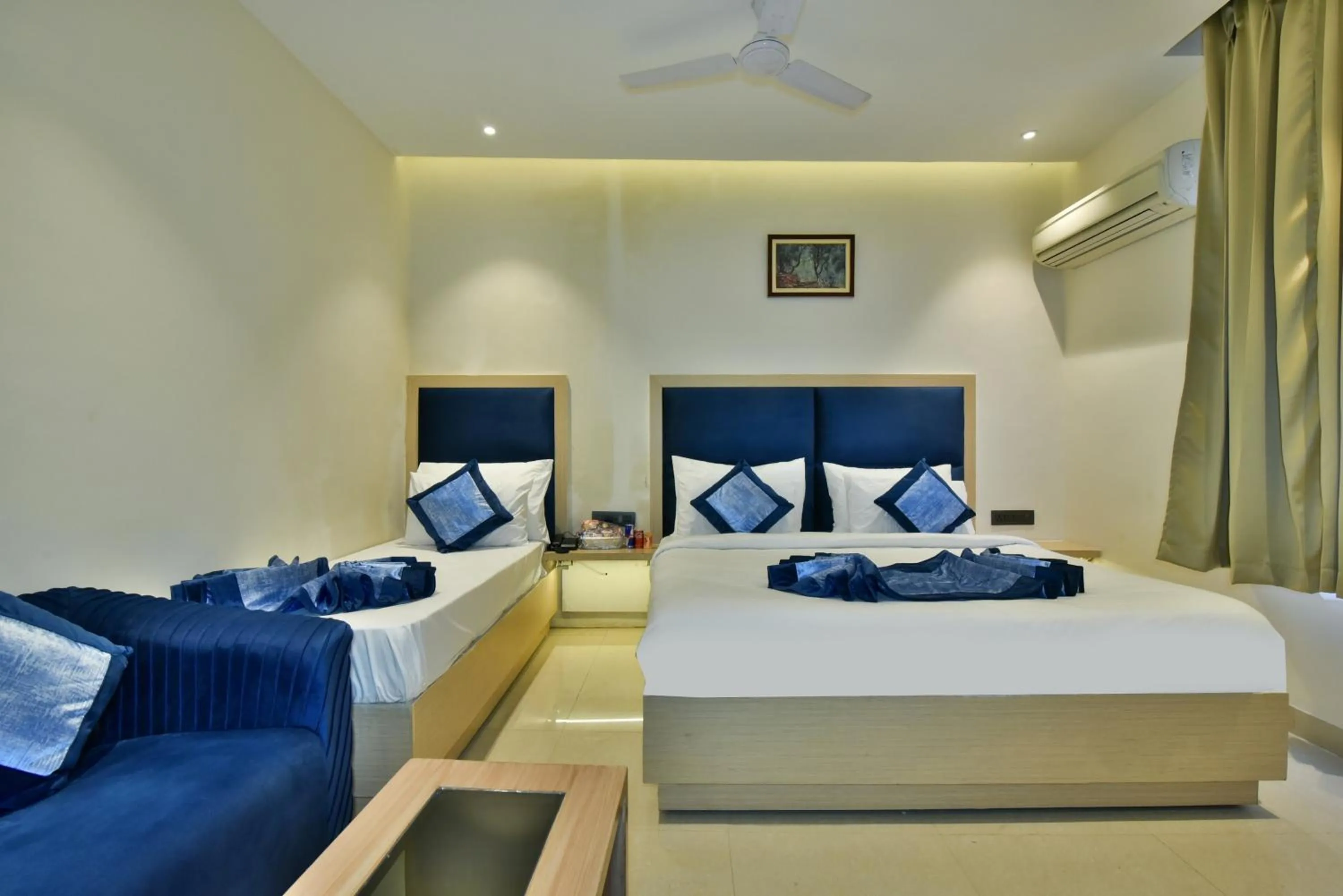 Photo of the whole room, Bed in Hotel Puri Palace