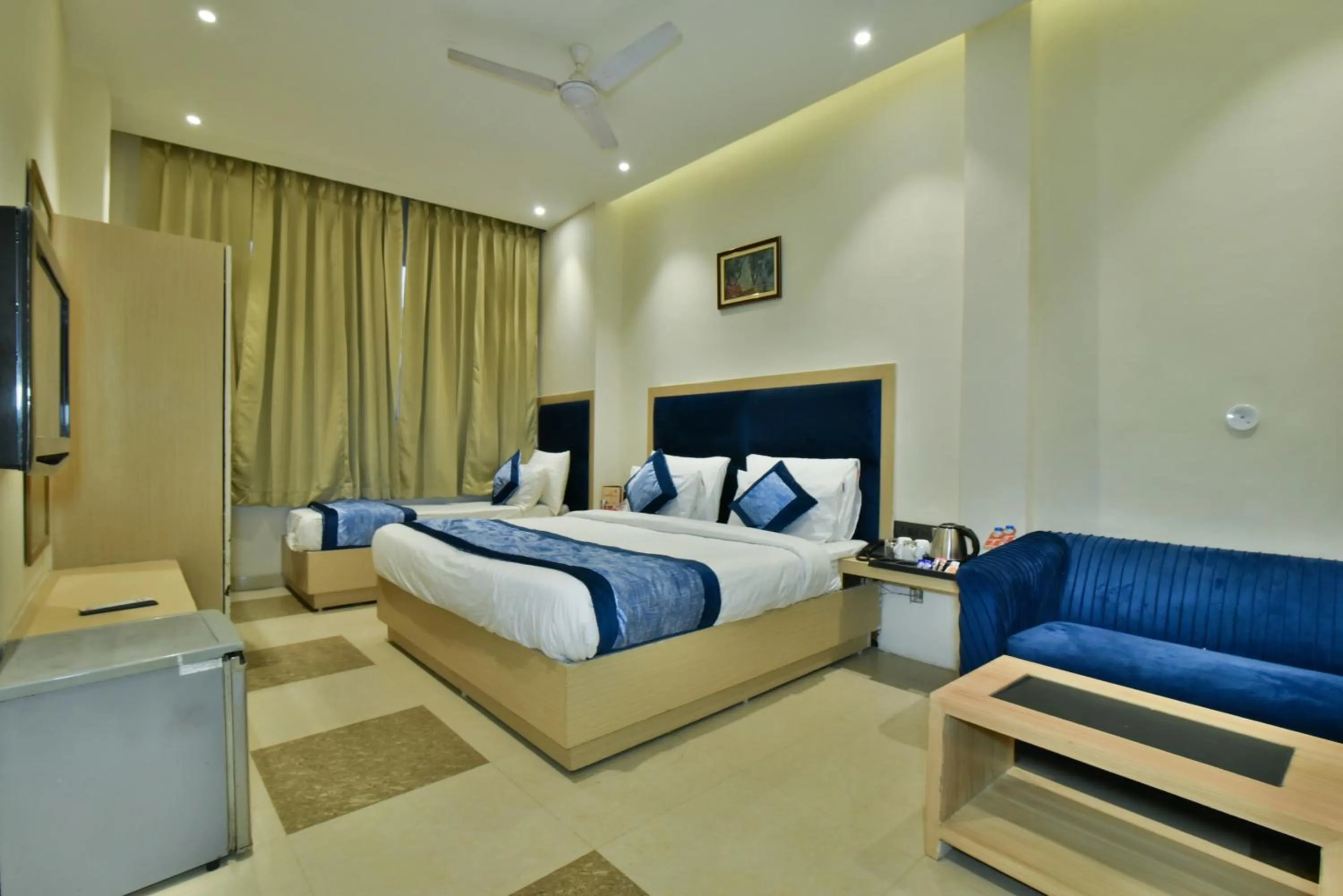 Photo of the whole room, Bed in Hotel Puri Palace