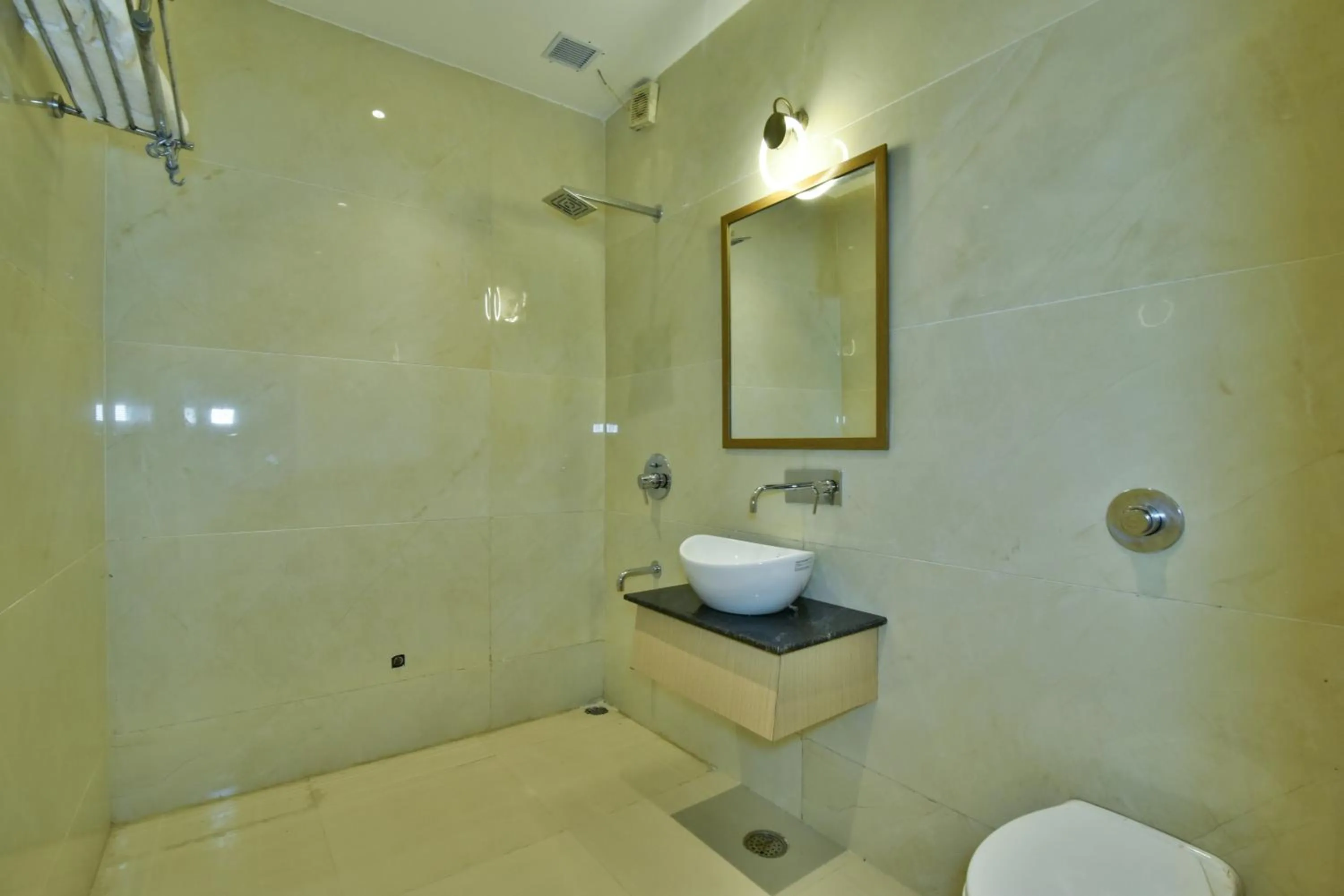 Bathroom in Hotel Puri Palace