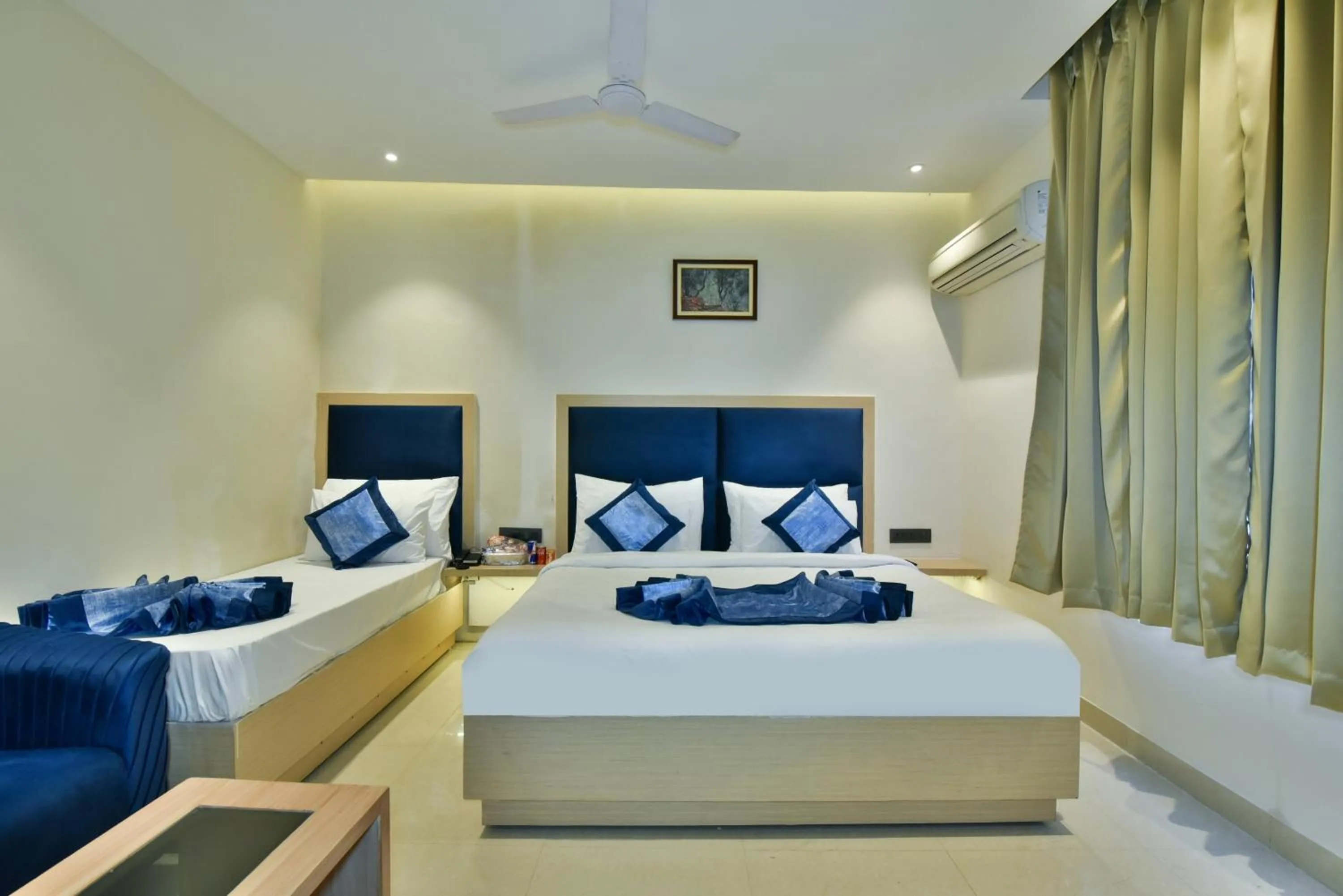 Photo of the whole room, Bed in Hotel Puri Palace