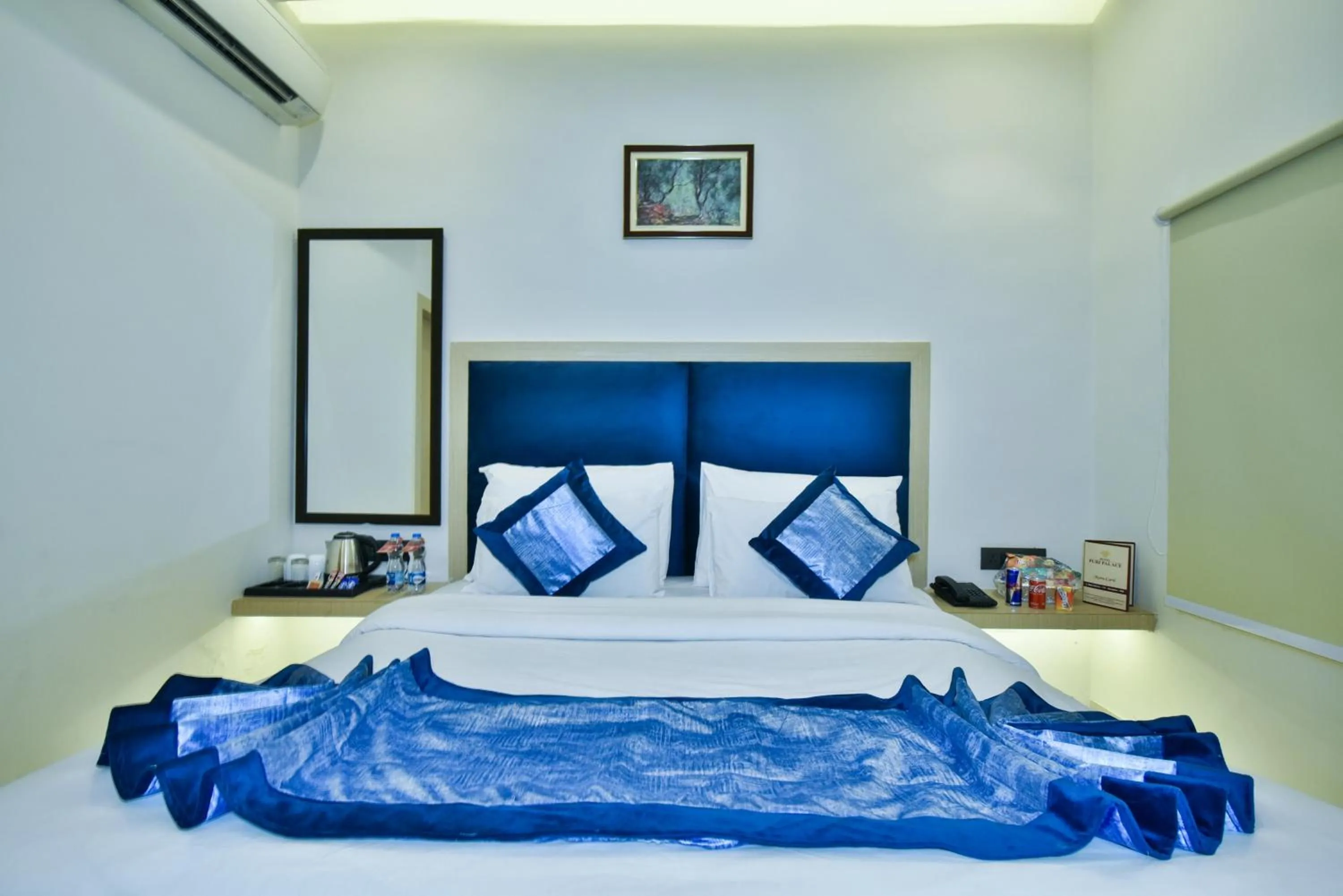 Bed in Hotel Puri Palace