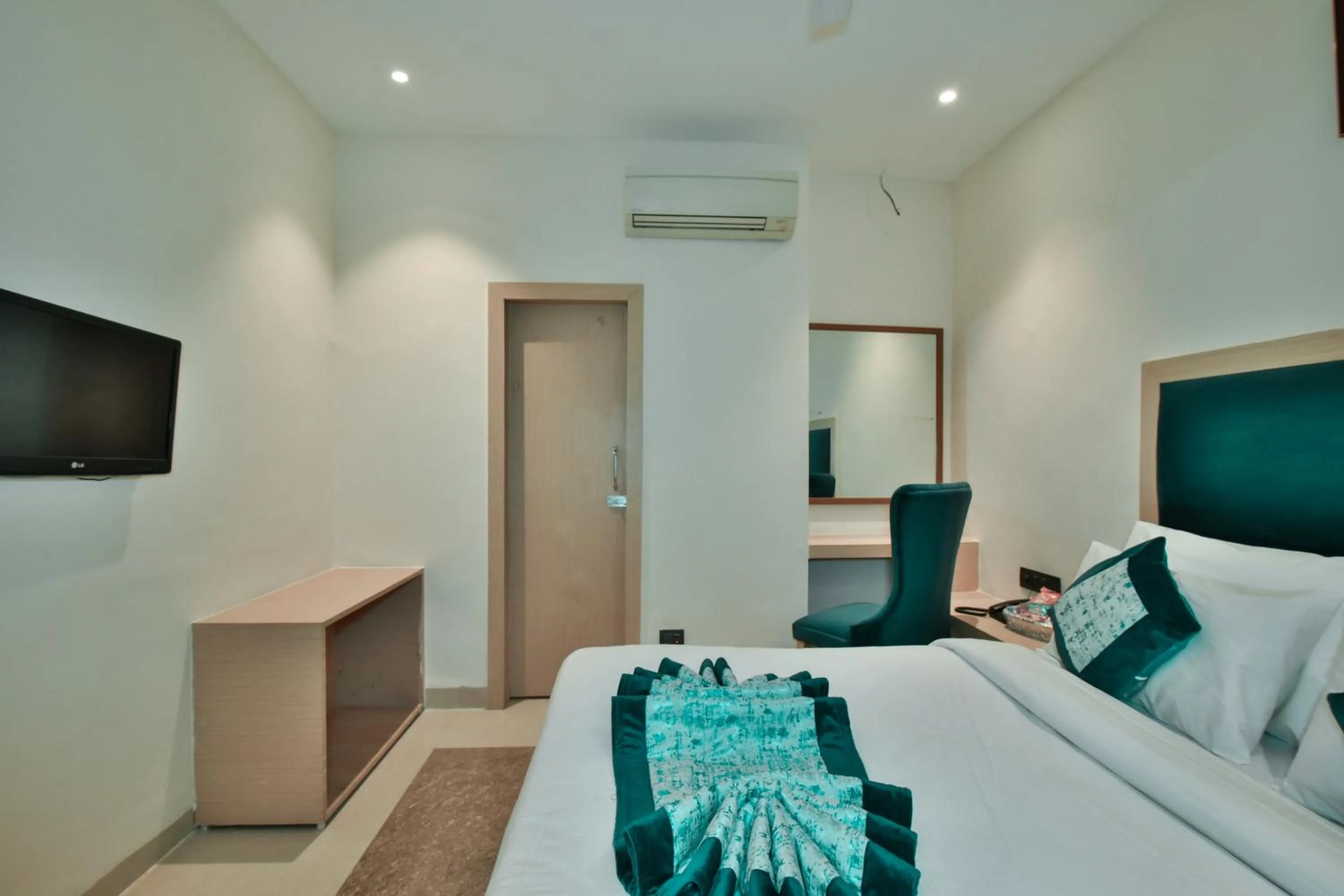 Photo of the whole room, Bed in Hotel Puri Palace