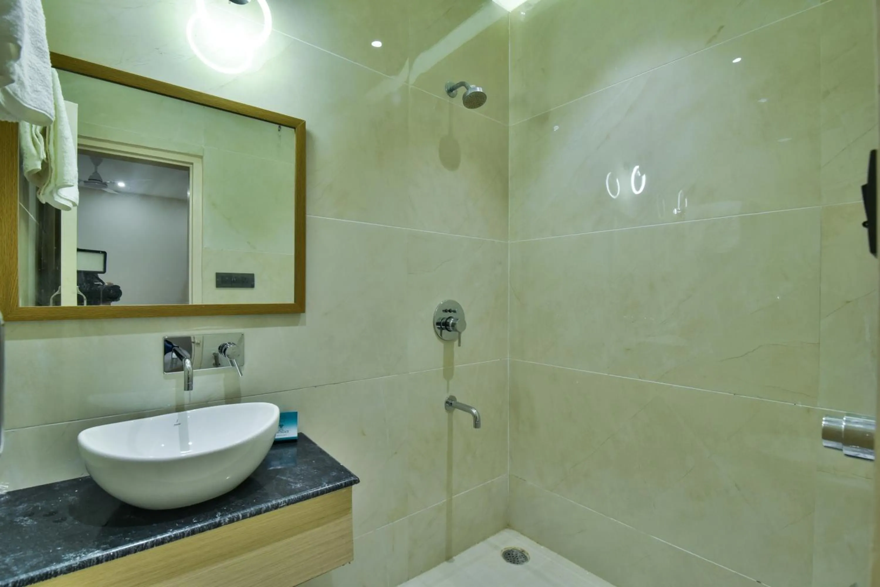 Bathroom in Hotel Puri Palace