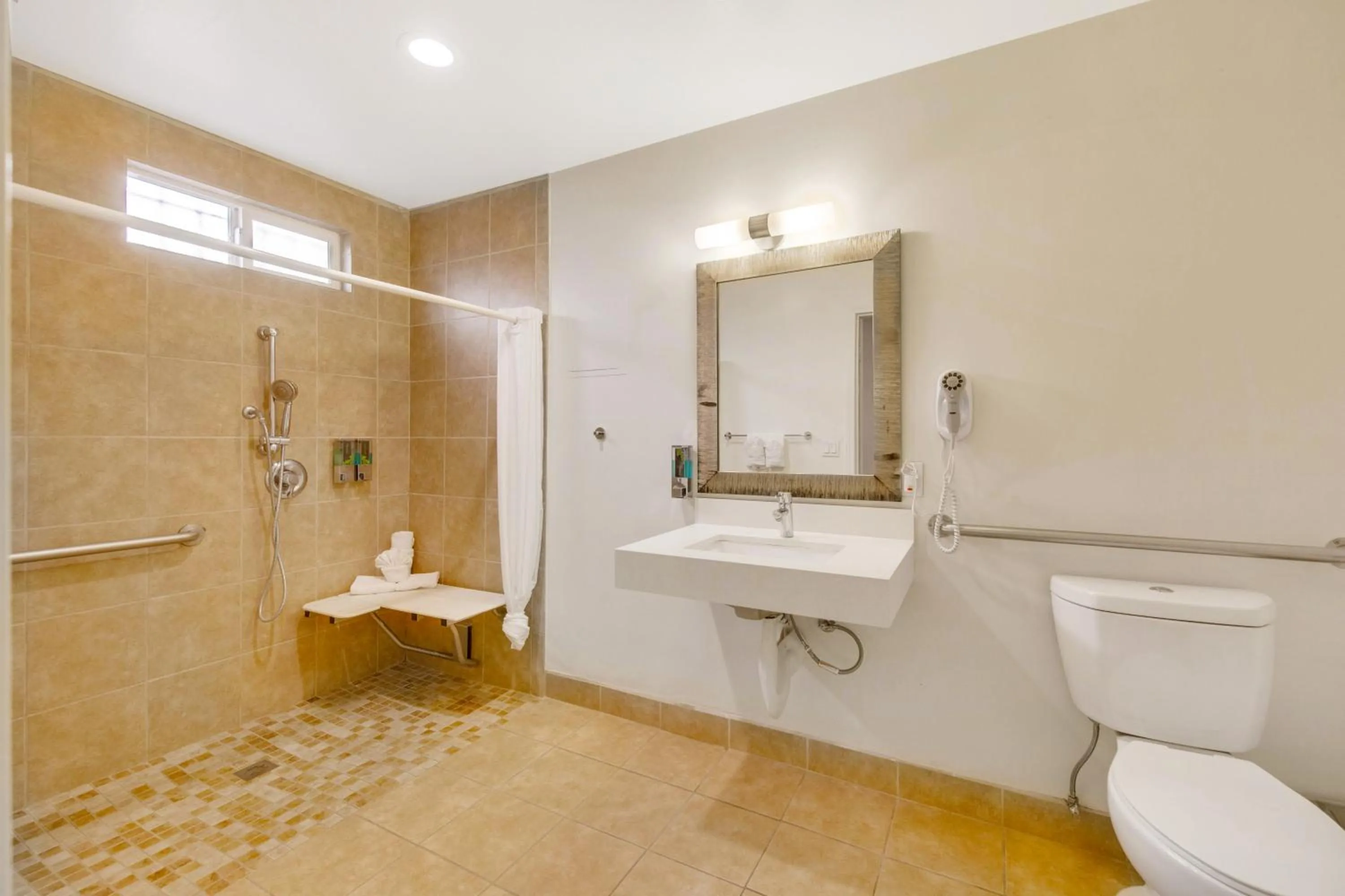 Bathroom in Hotel 414 Anaheim