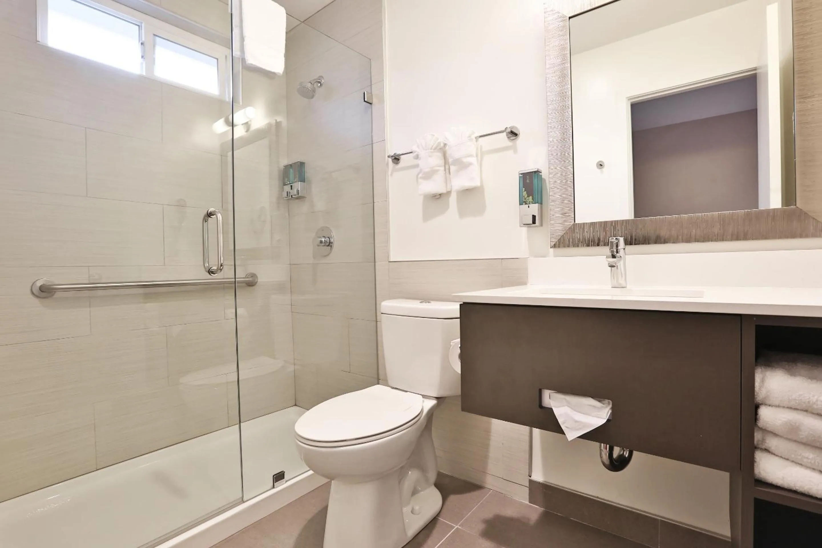 Bathroom in Hotel 414 Anaheim