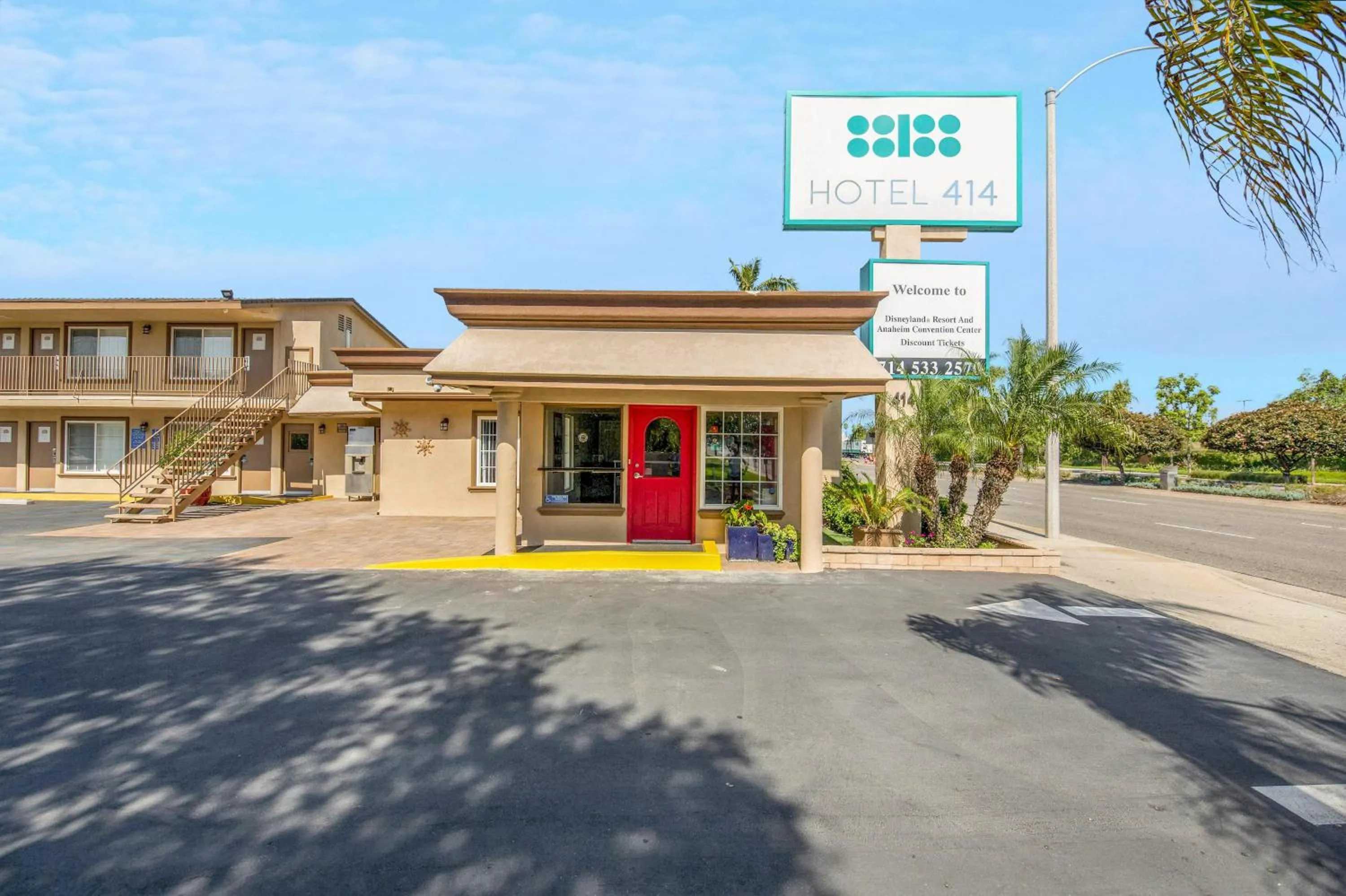 Property building in Hotel 414 Anaheim