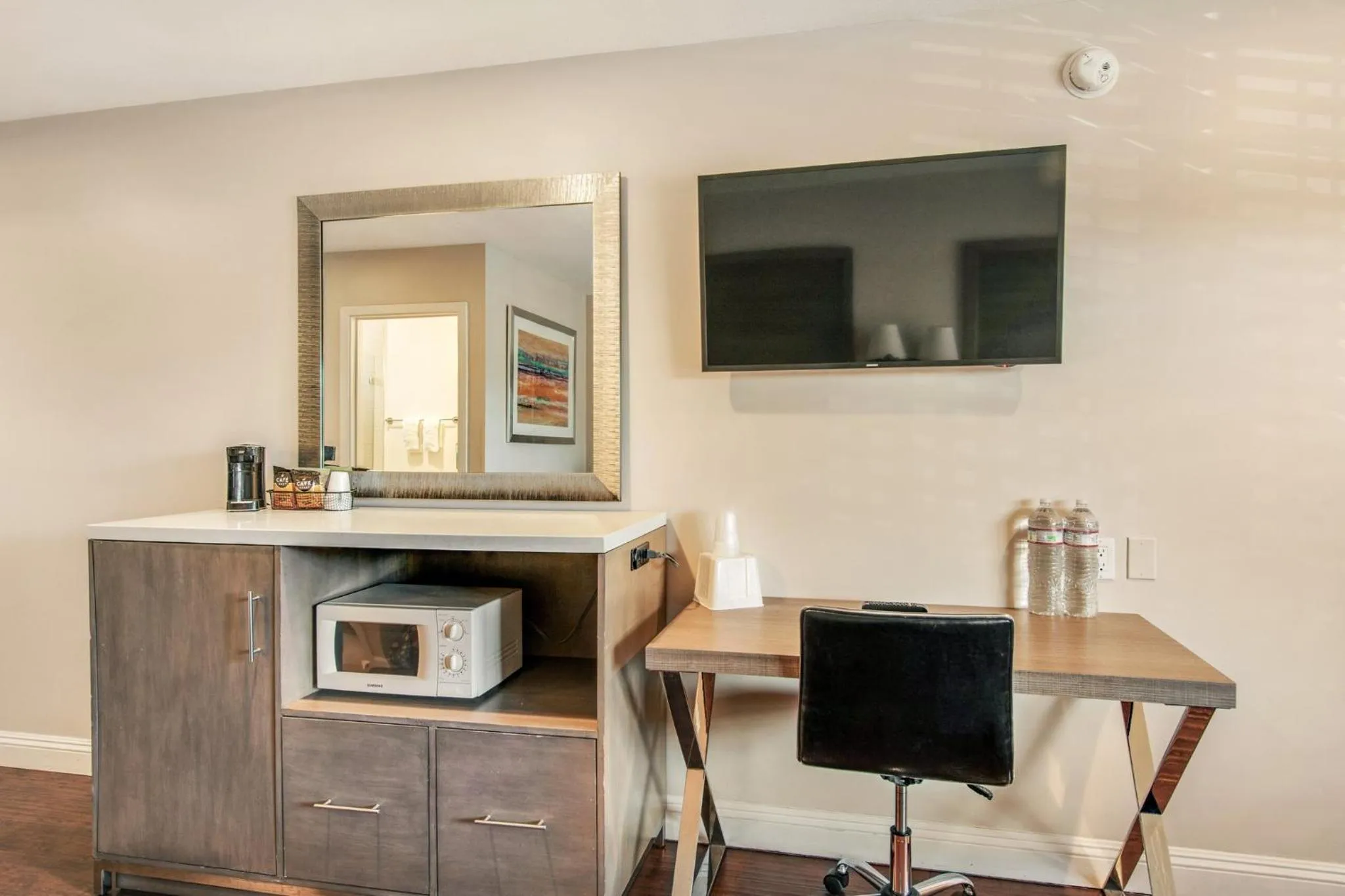 Bedroom in Hotel 414 Anaheim