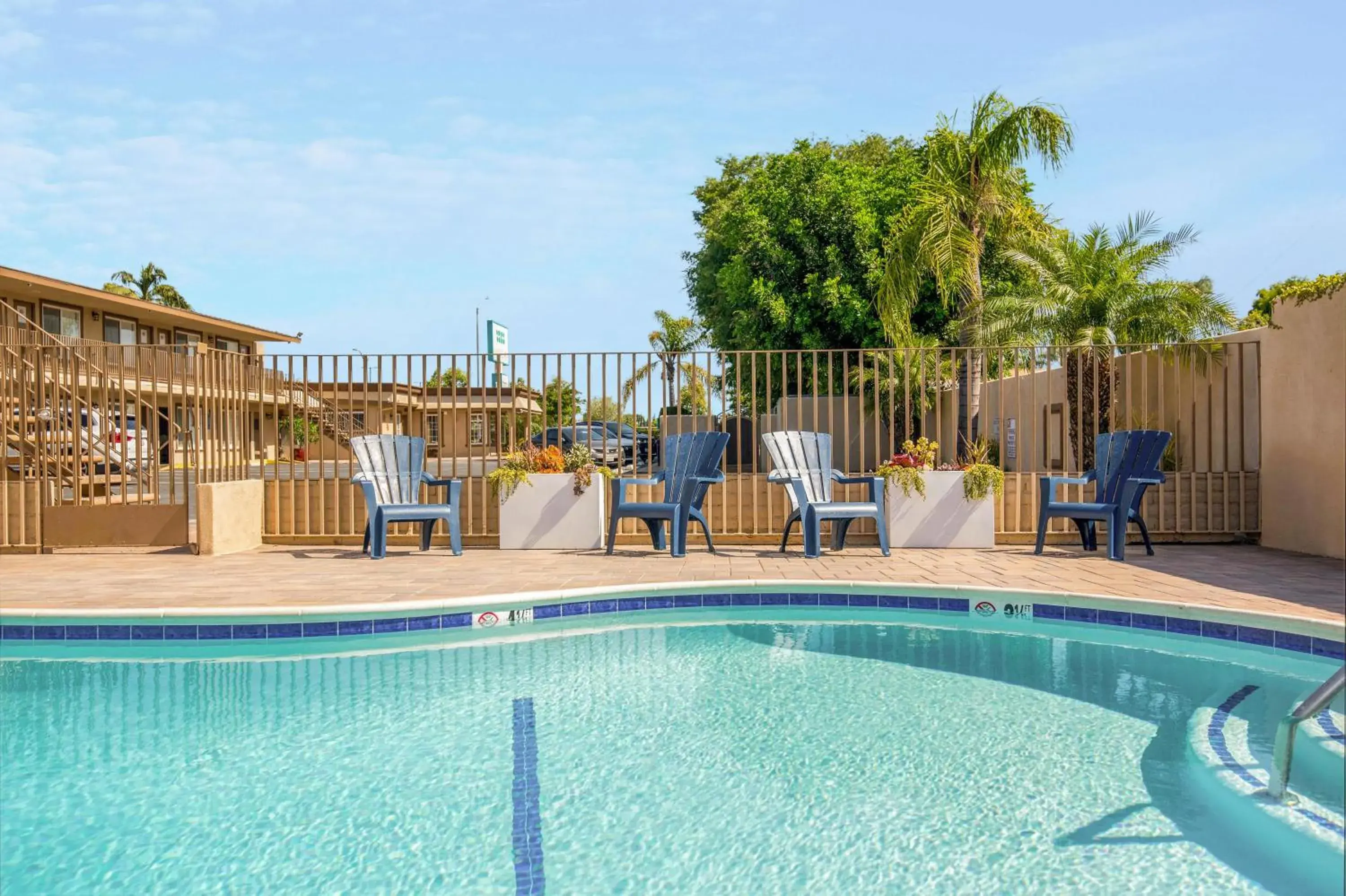 Swimming pool in Hotel 414 Anaheim Swimming pool in Hotel 414 Anaheim