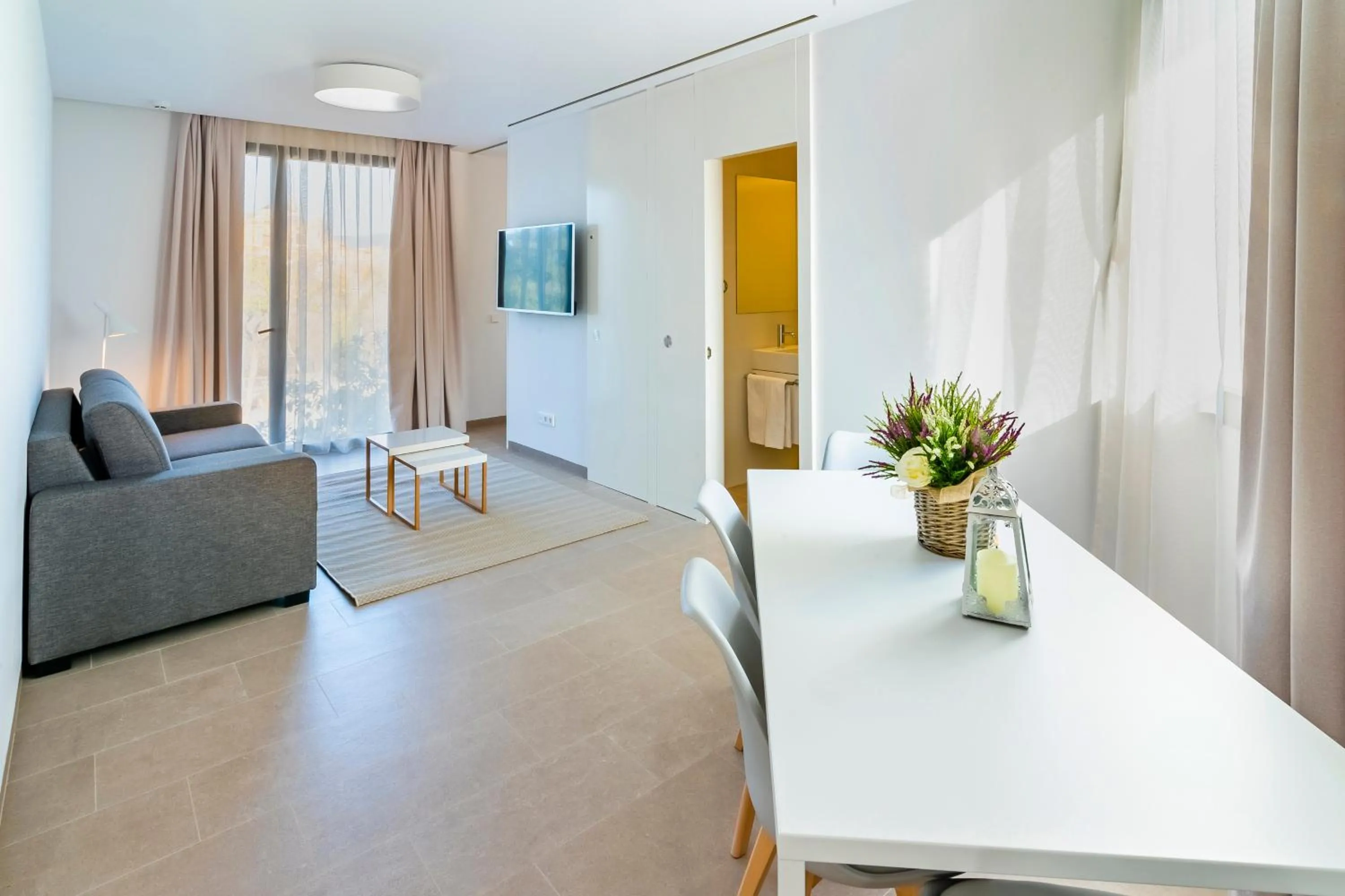 Photo of the whole room in Tandem Torre de la Calahorra