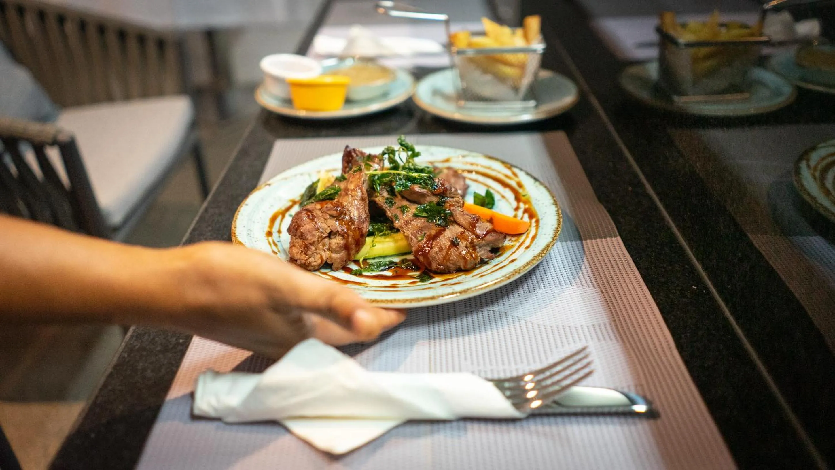 Food and drinks in STAR LAND HOTEL BASTOS