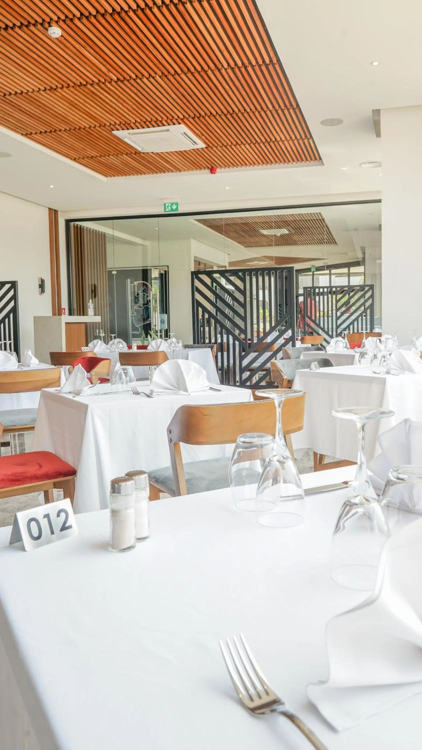 Restaurant/places to eat in STAR LAND HOTEL BASTOS