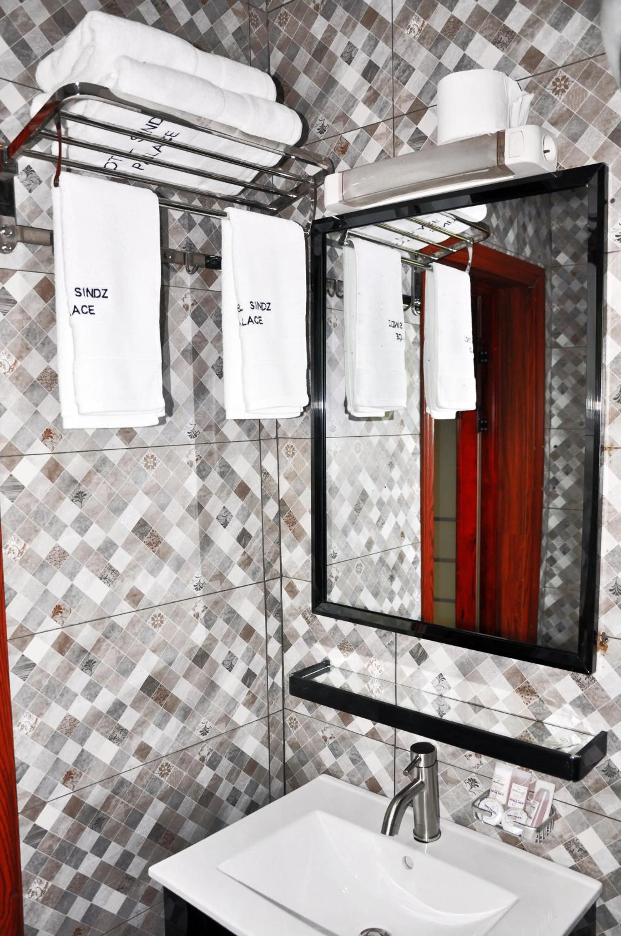 Bathroom in Hôtel Sindz Palace