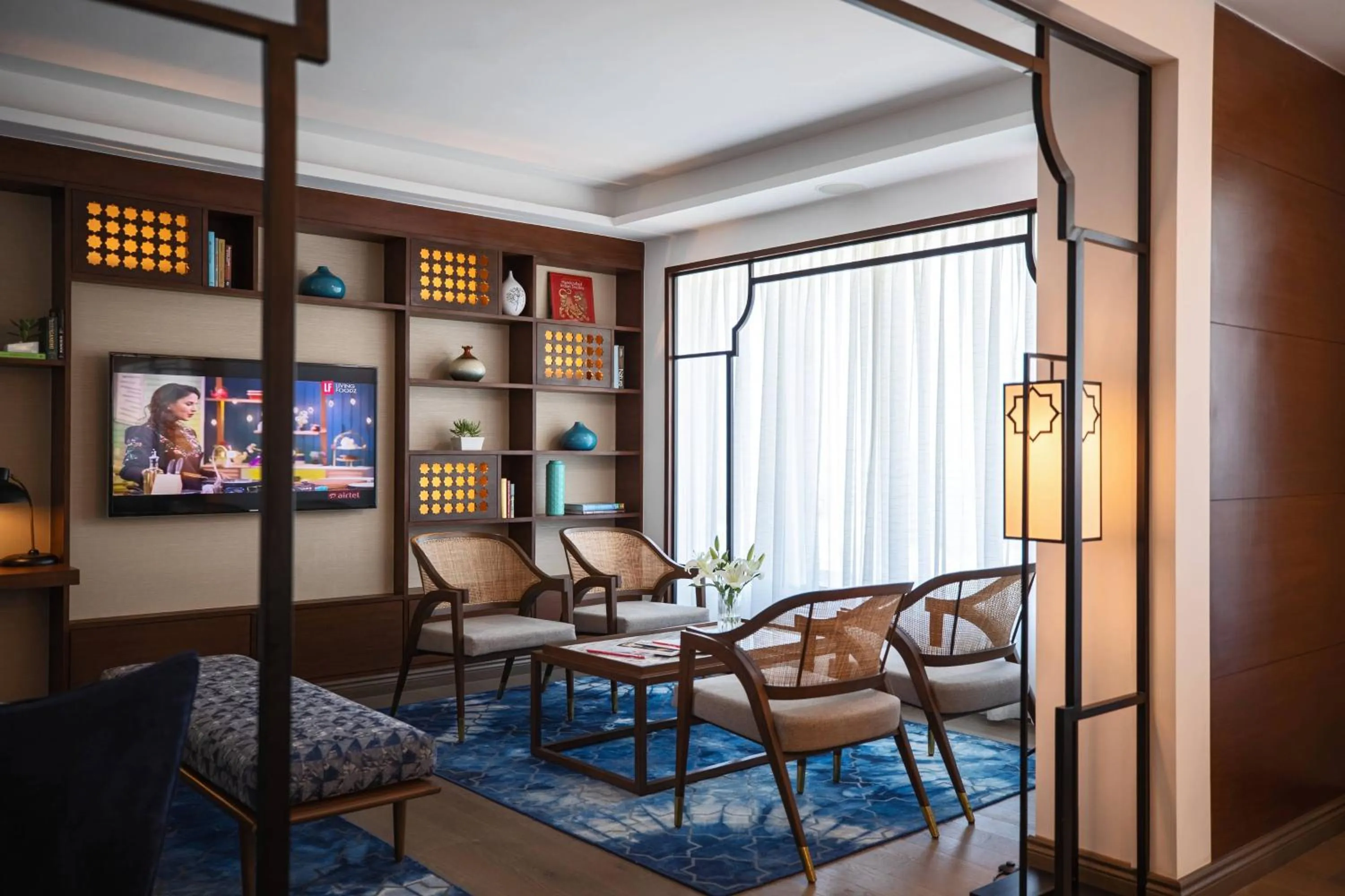 Lounge or bar in Renaissance Ahmedabad Hotel