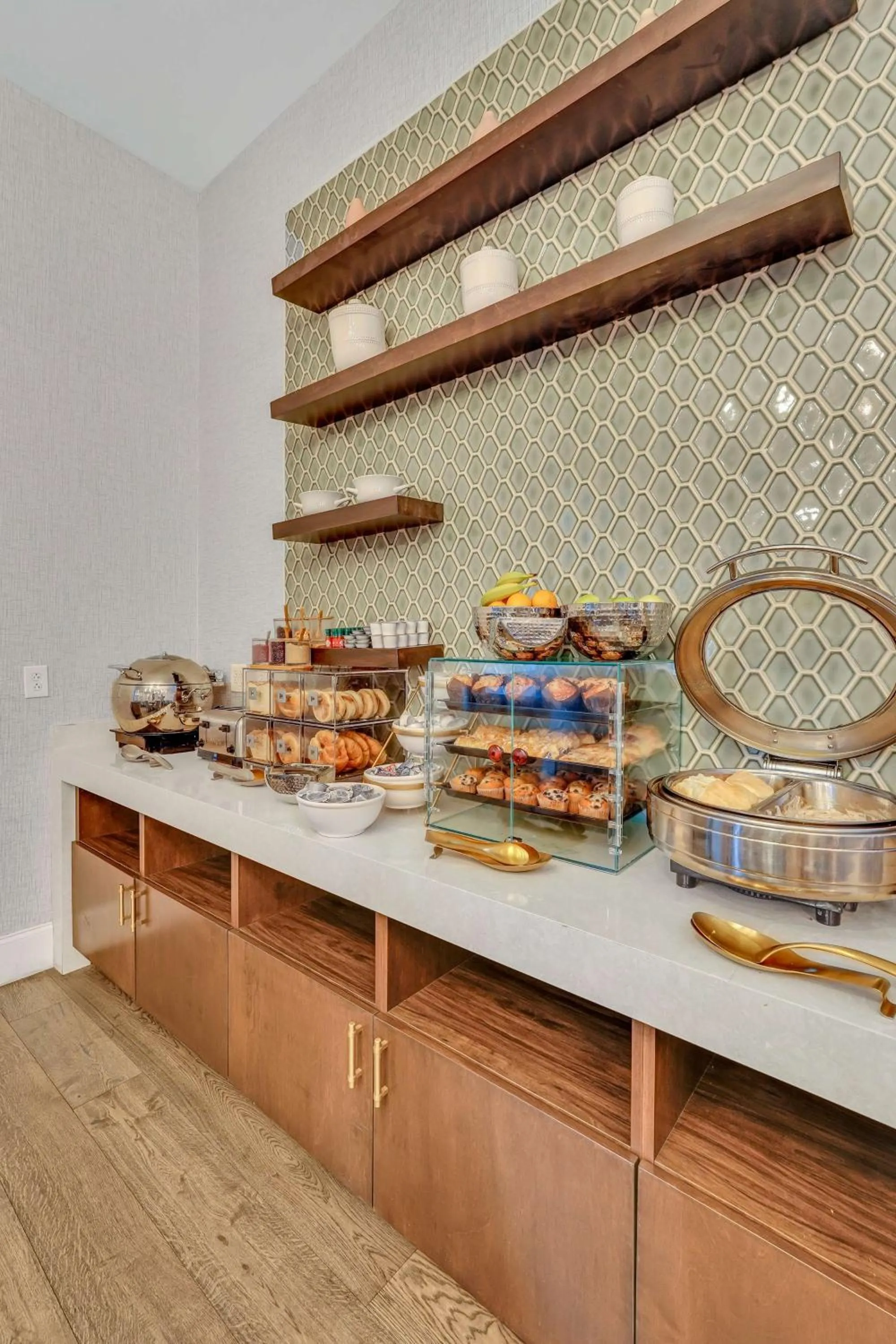 Restaurant/places to eat in The Bluff Savannah Historic District, Tapestry by Hilton