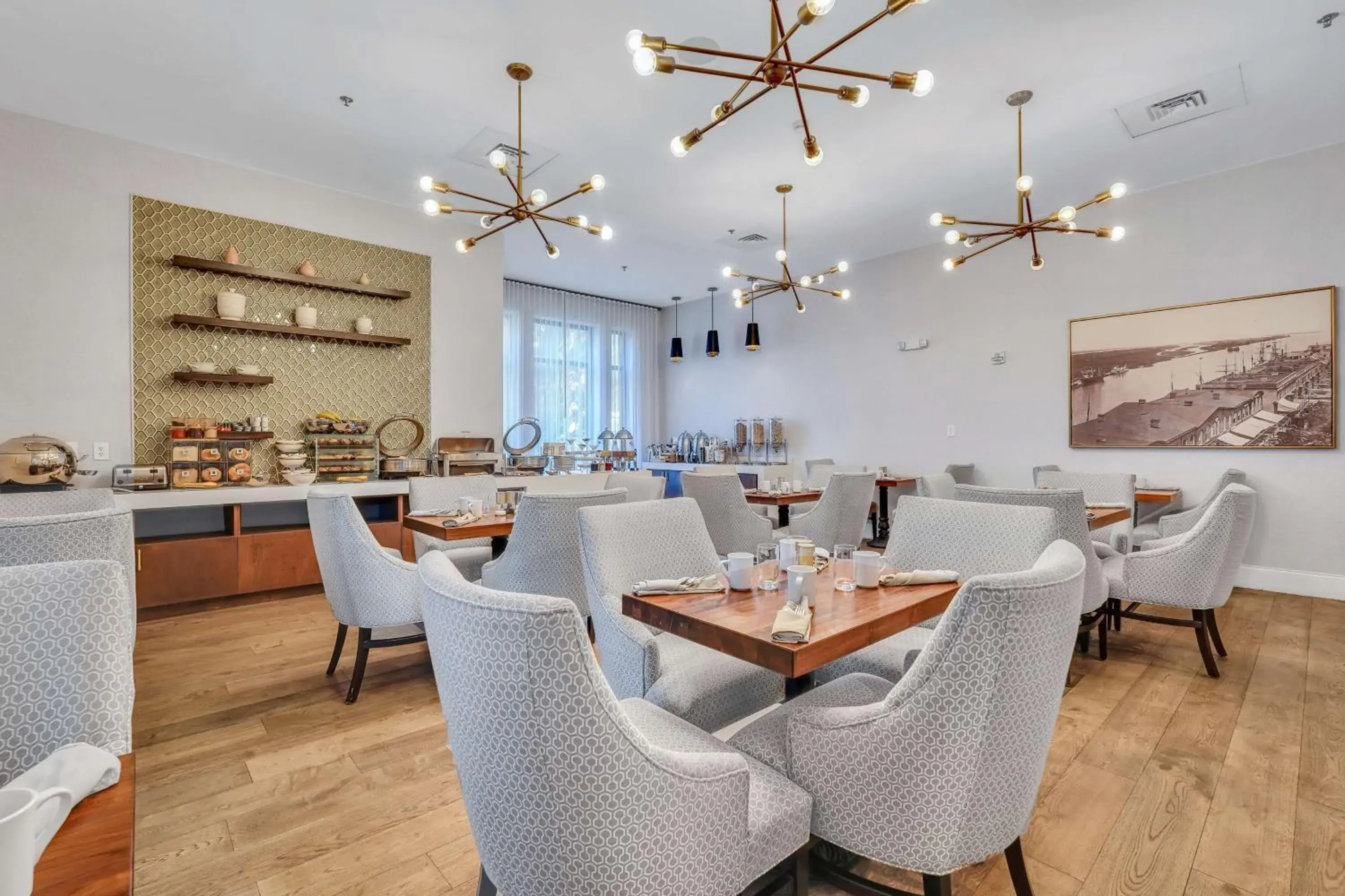 Restaurant/places to eat in The Bluff Hotel Savannah, Tapestry Collection by Hilton Restaurant/places to eat in The Bluff Hotel Savannah, Tapestry Collection by Hilton