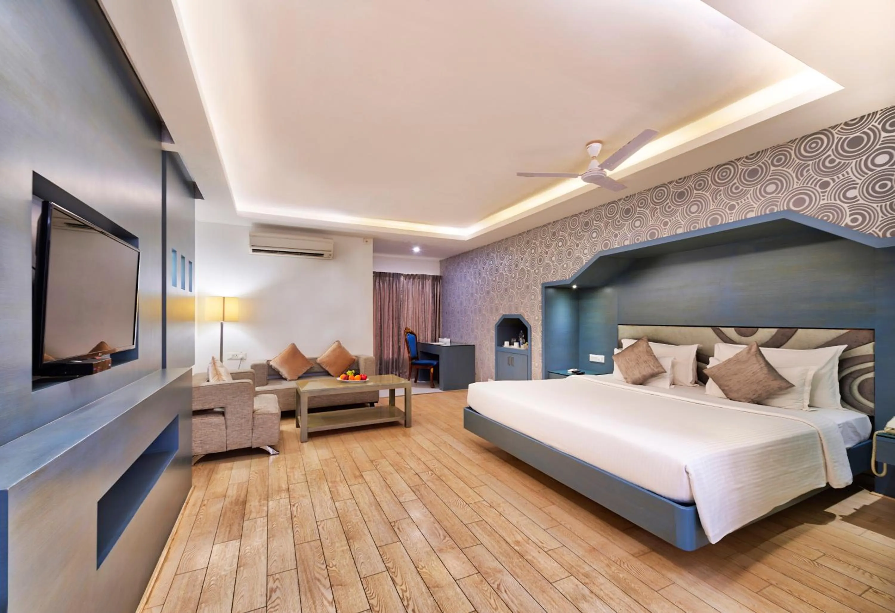 Photo of the whole room, Bed in Grande Bay Resort and Spa Mamallapuram