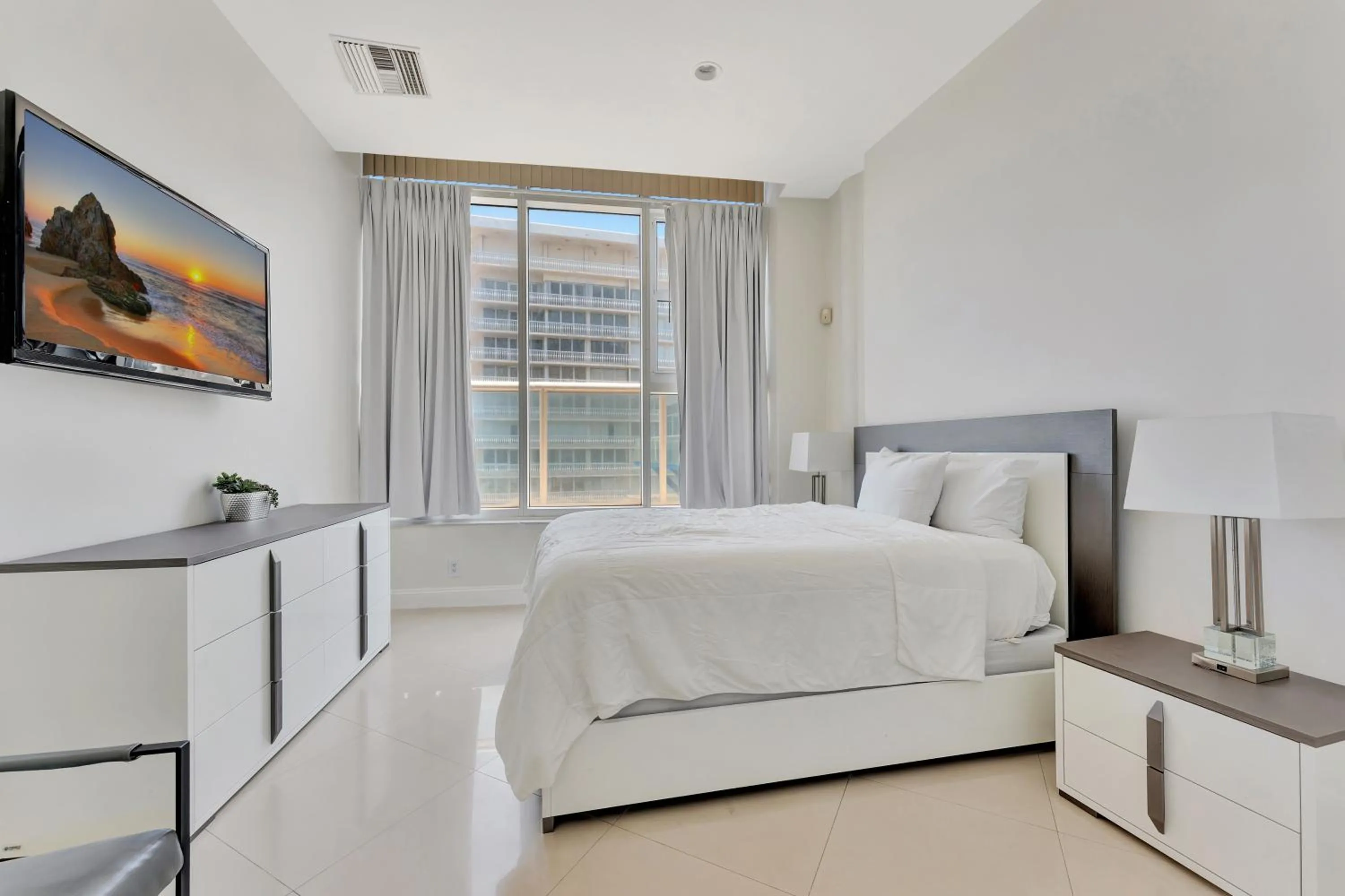 Bed in Ocean Manor Beach Resort