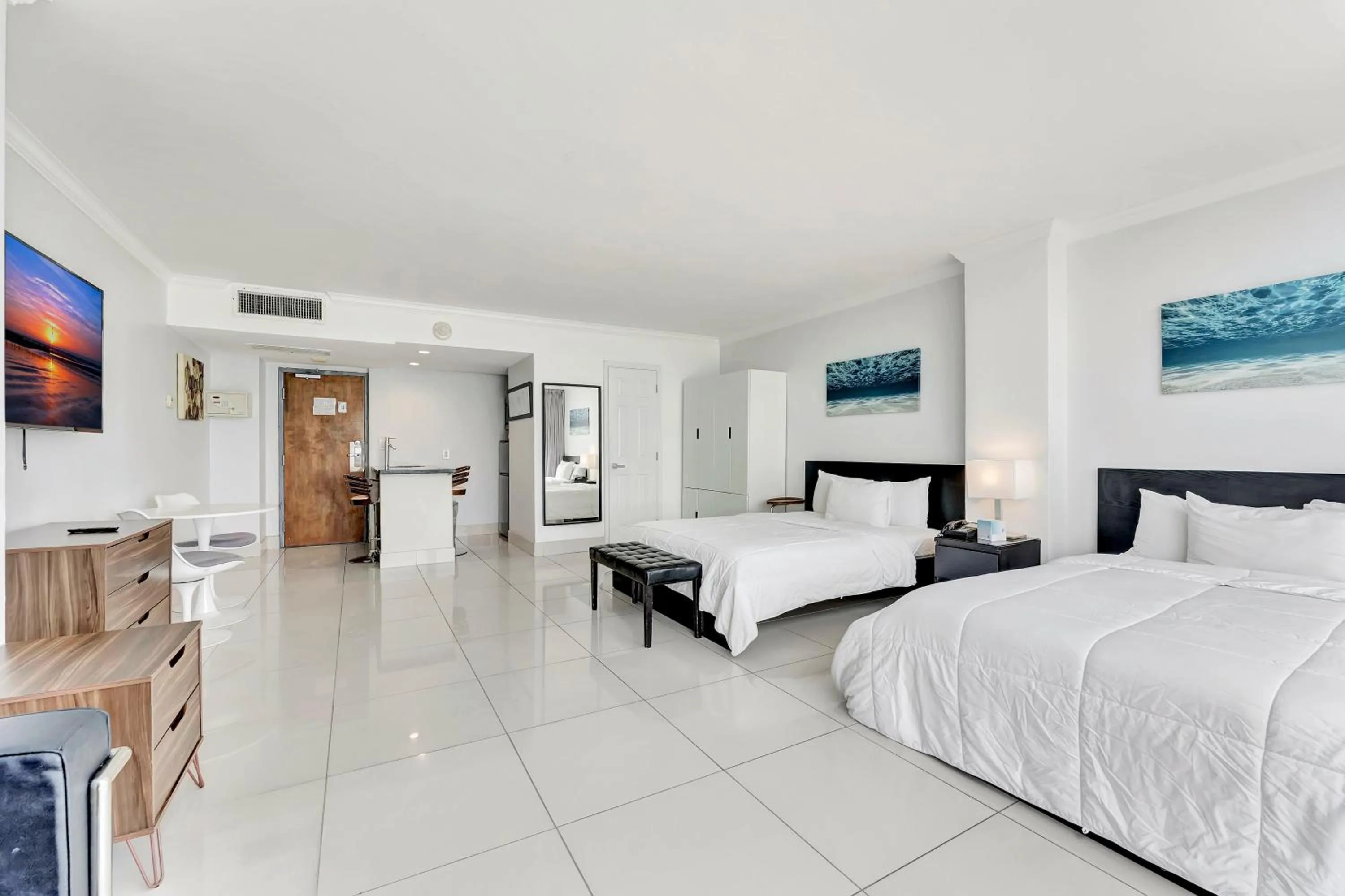 Bed in Ocean Manor Beach Resort