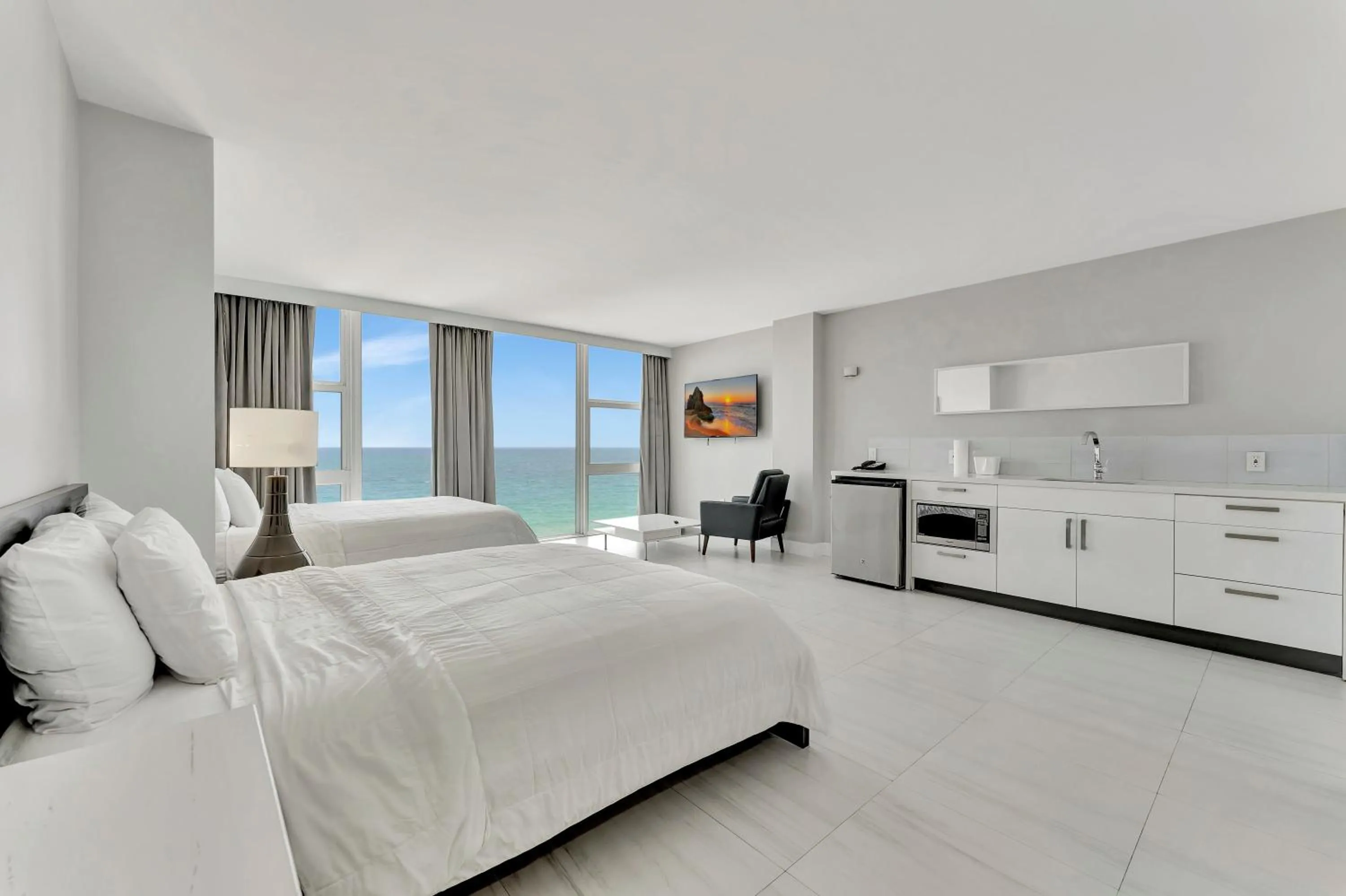 Bed in Ocean Manor Beach Resort