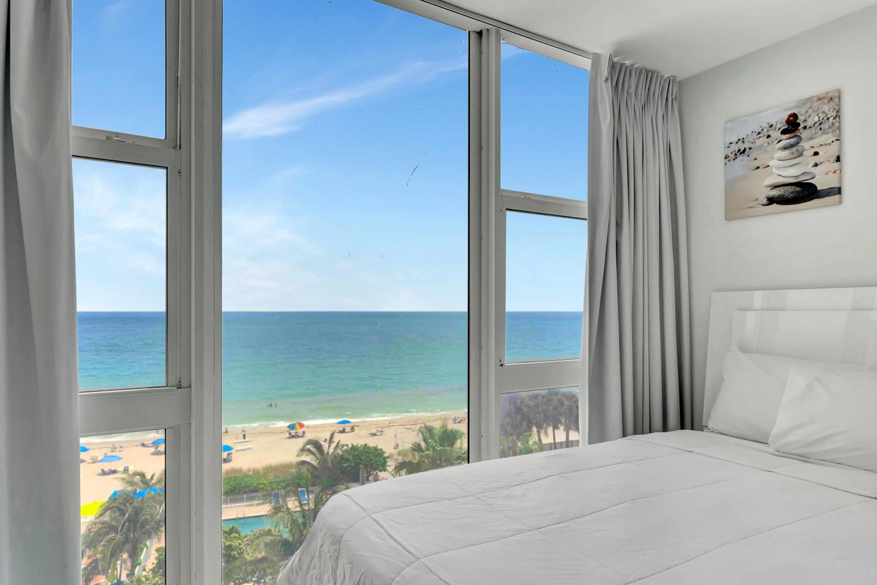 Bed in Ocean Manor Beach Resort