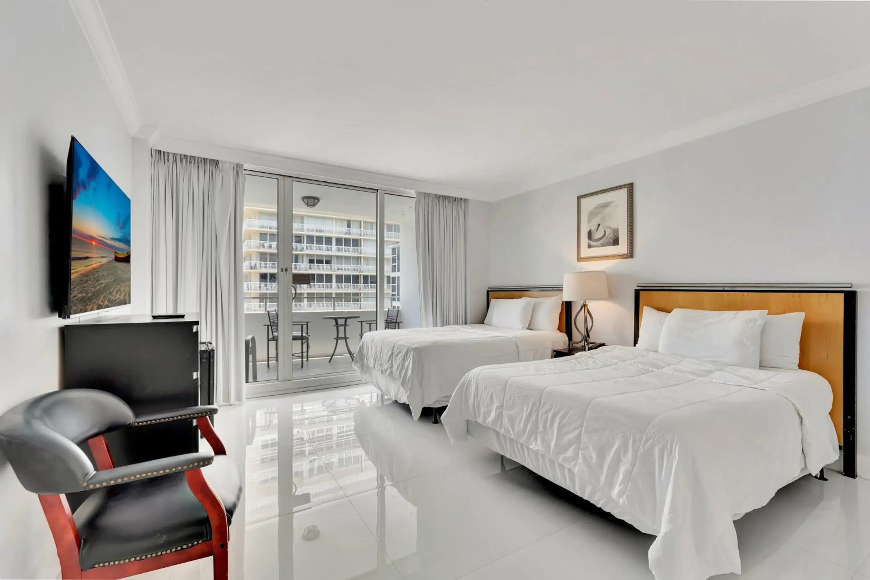 Bed in Ocean Manor Beach Resort Bed in Ocean Manor Beach Resort