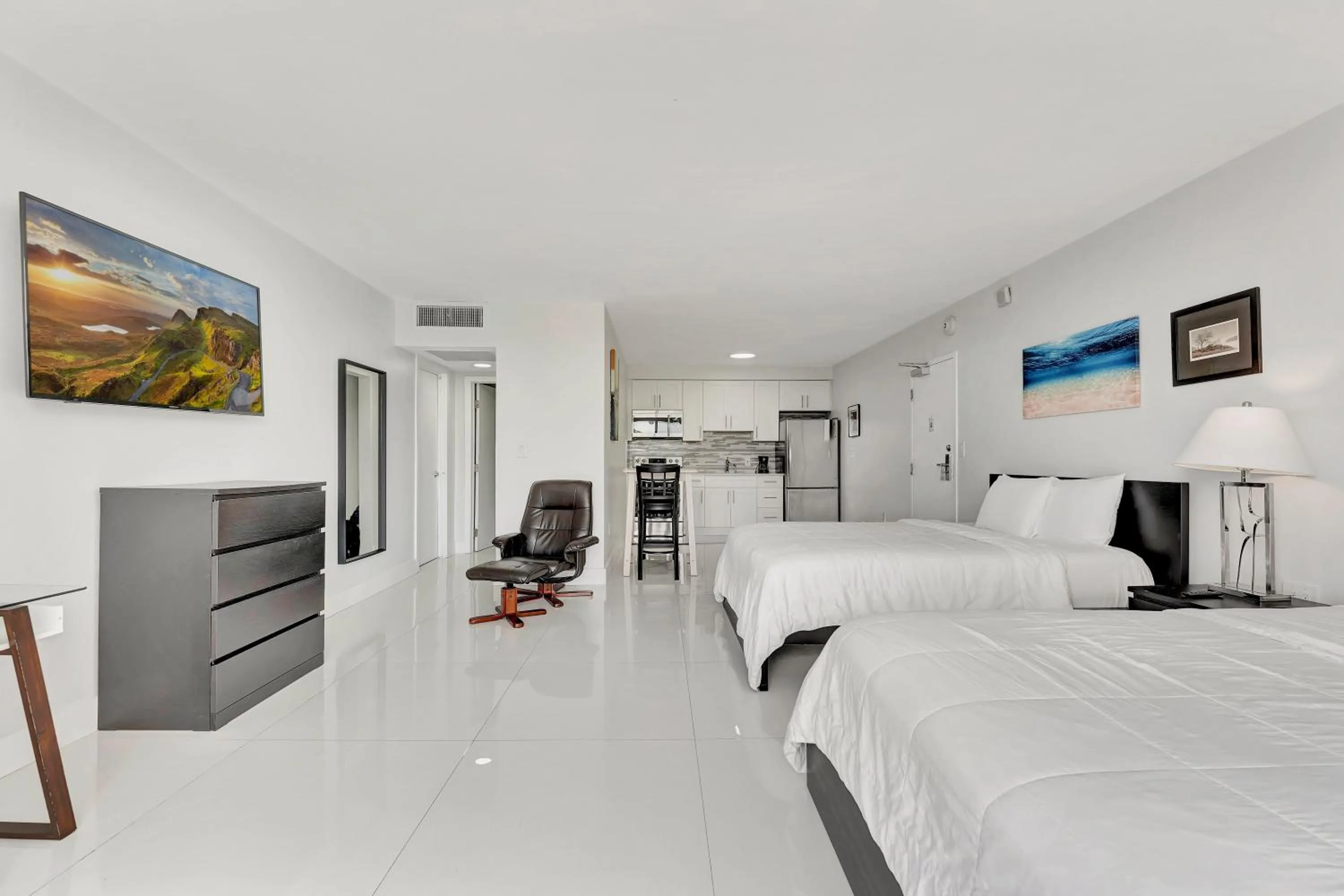 Bed in Ocean Manor Beach Resort