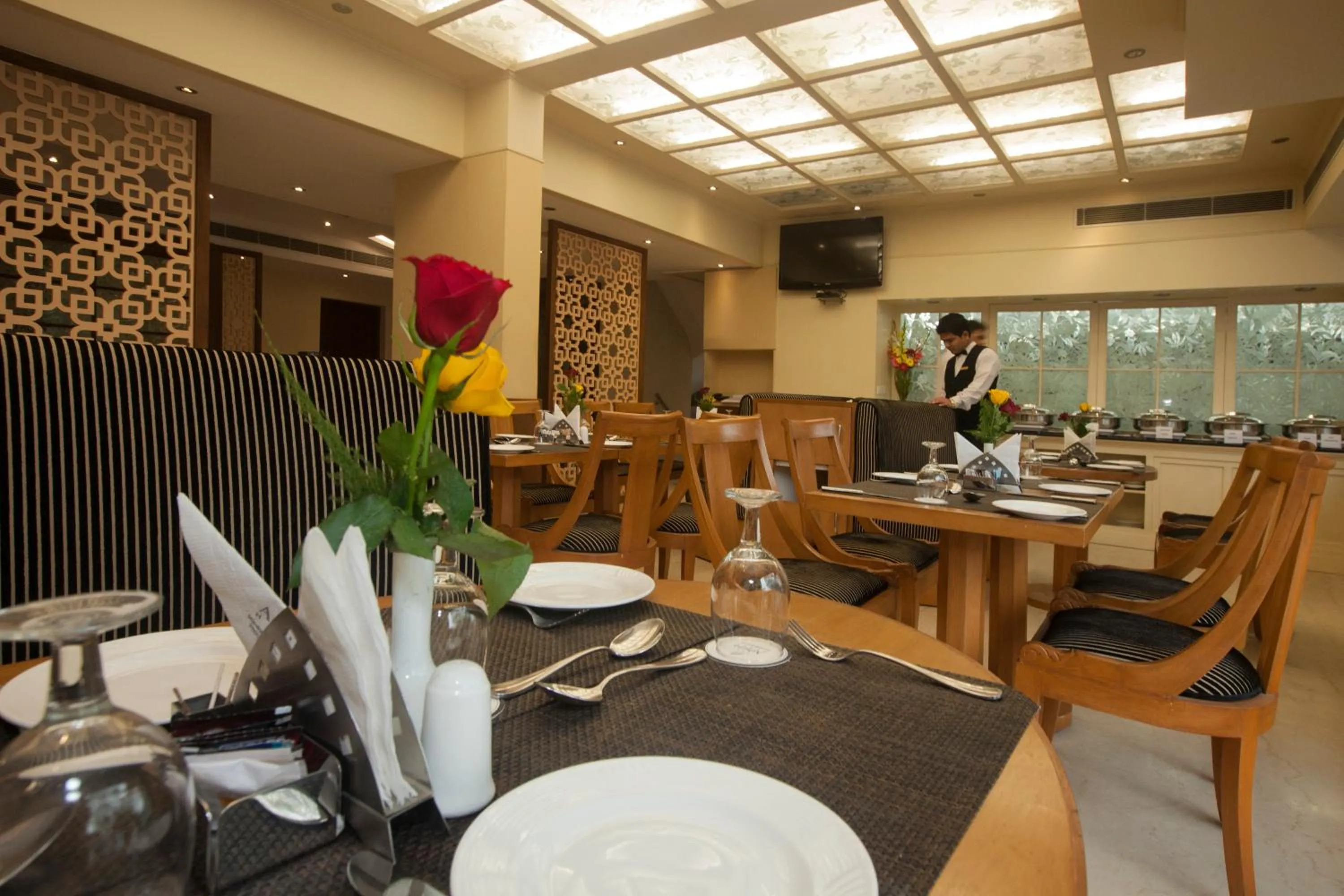 Restaurant/places to eat in Hotel Athena