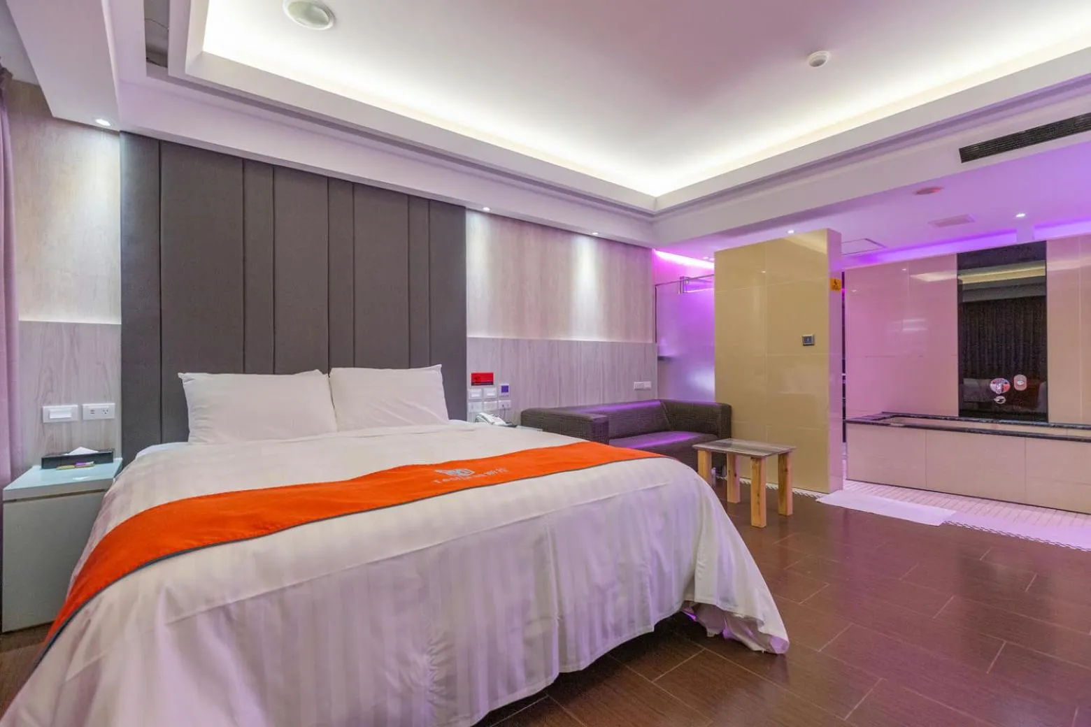 Bed in King Motel王者