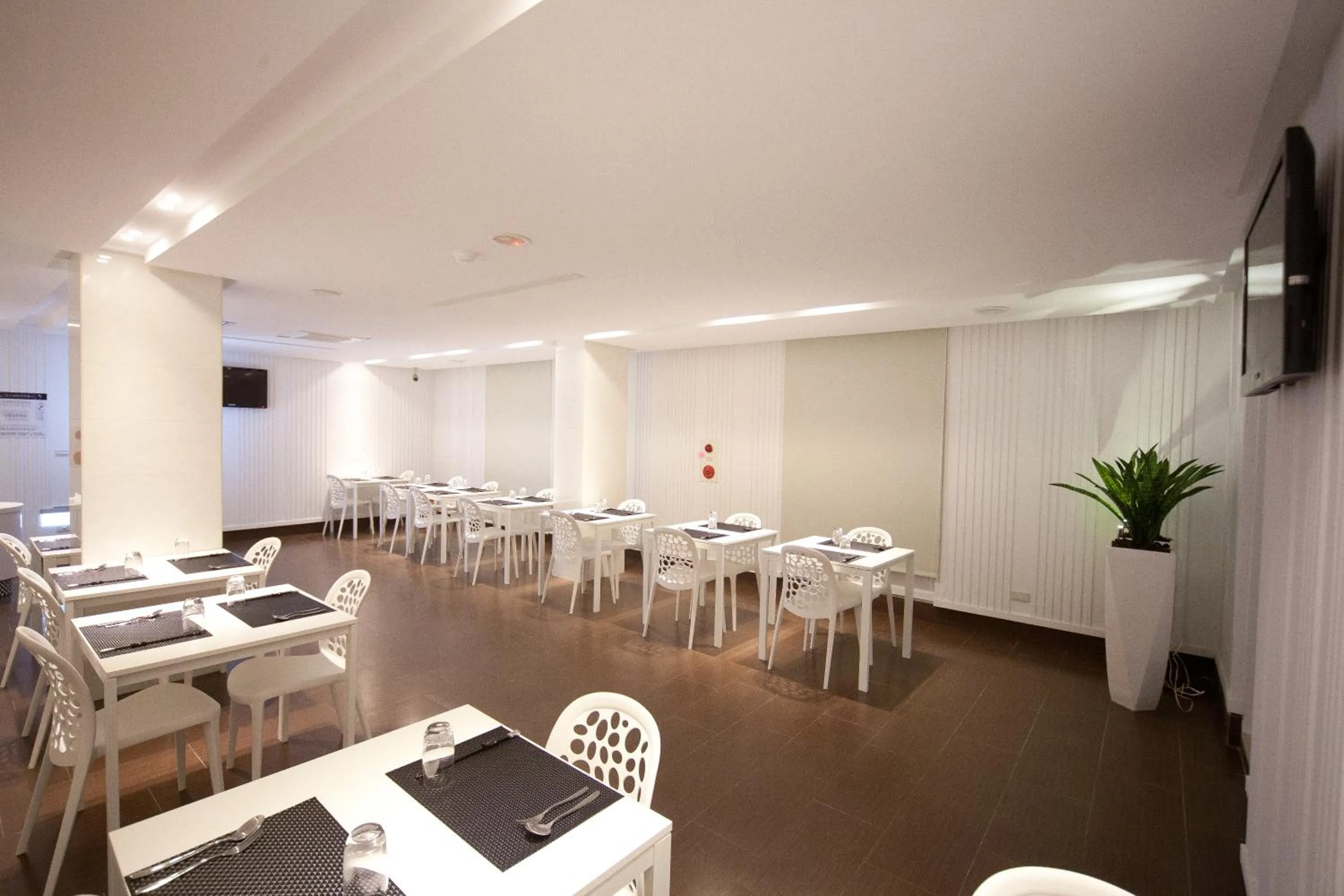 Restaurant/places to eat in King Motel王者