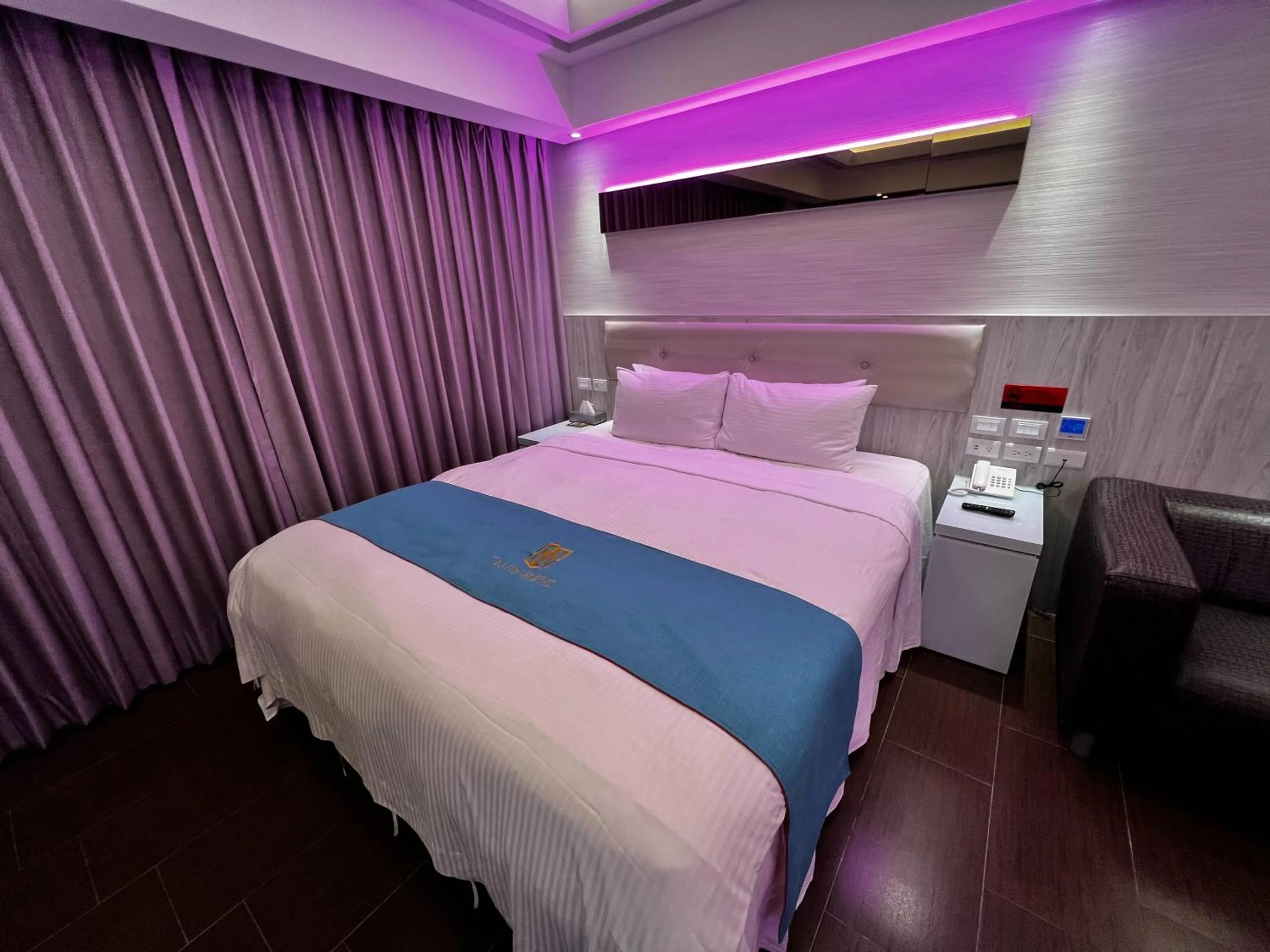 Bed in King Motel王者