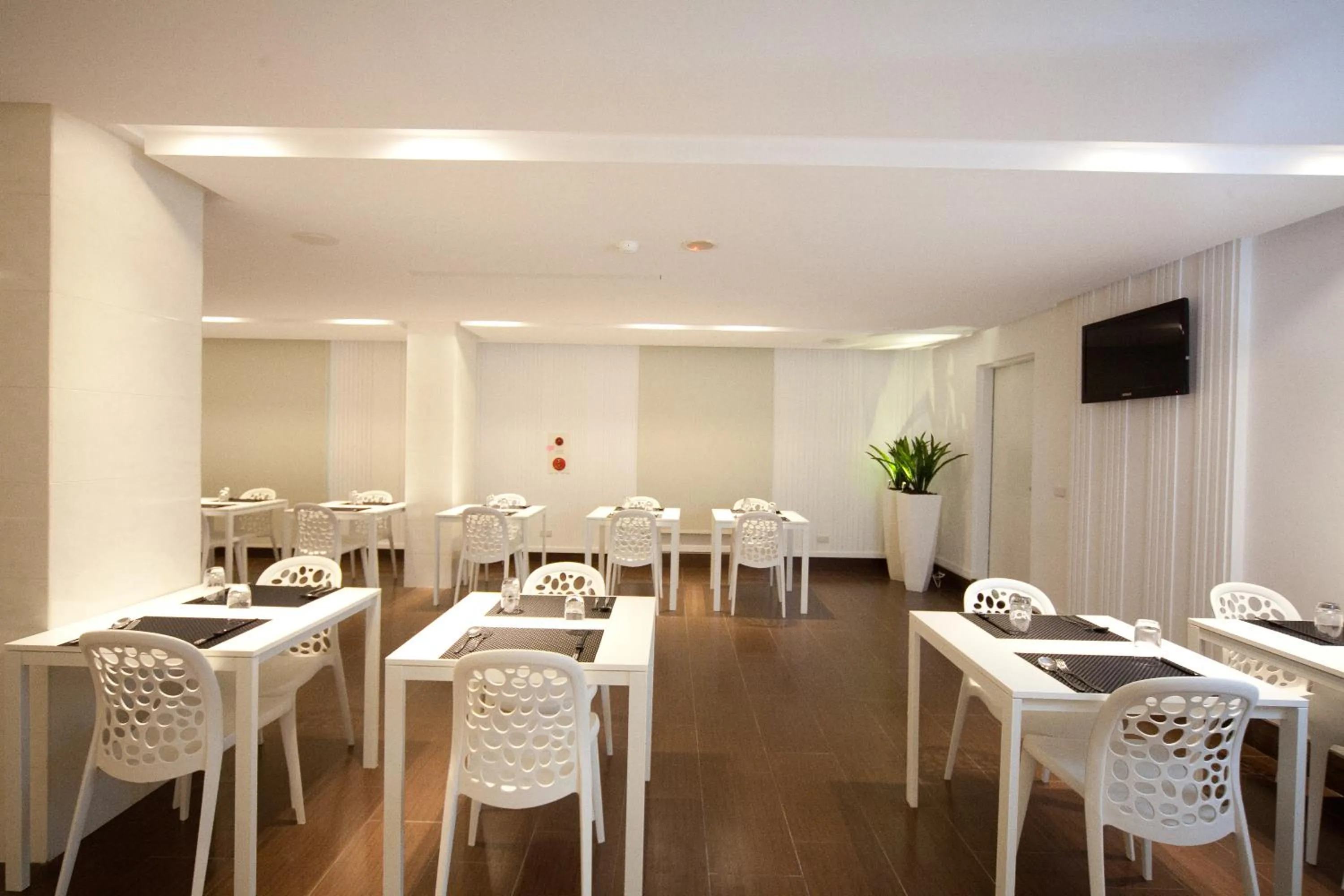 Restaurant/places to eat in King Motel王者