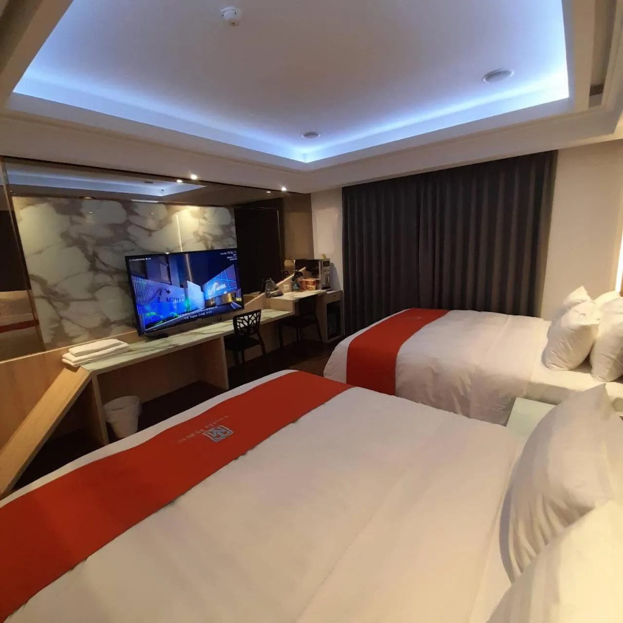 Photo of the whole room, Bed in King Motel王者