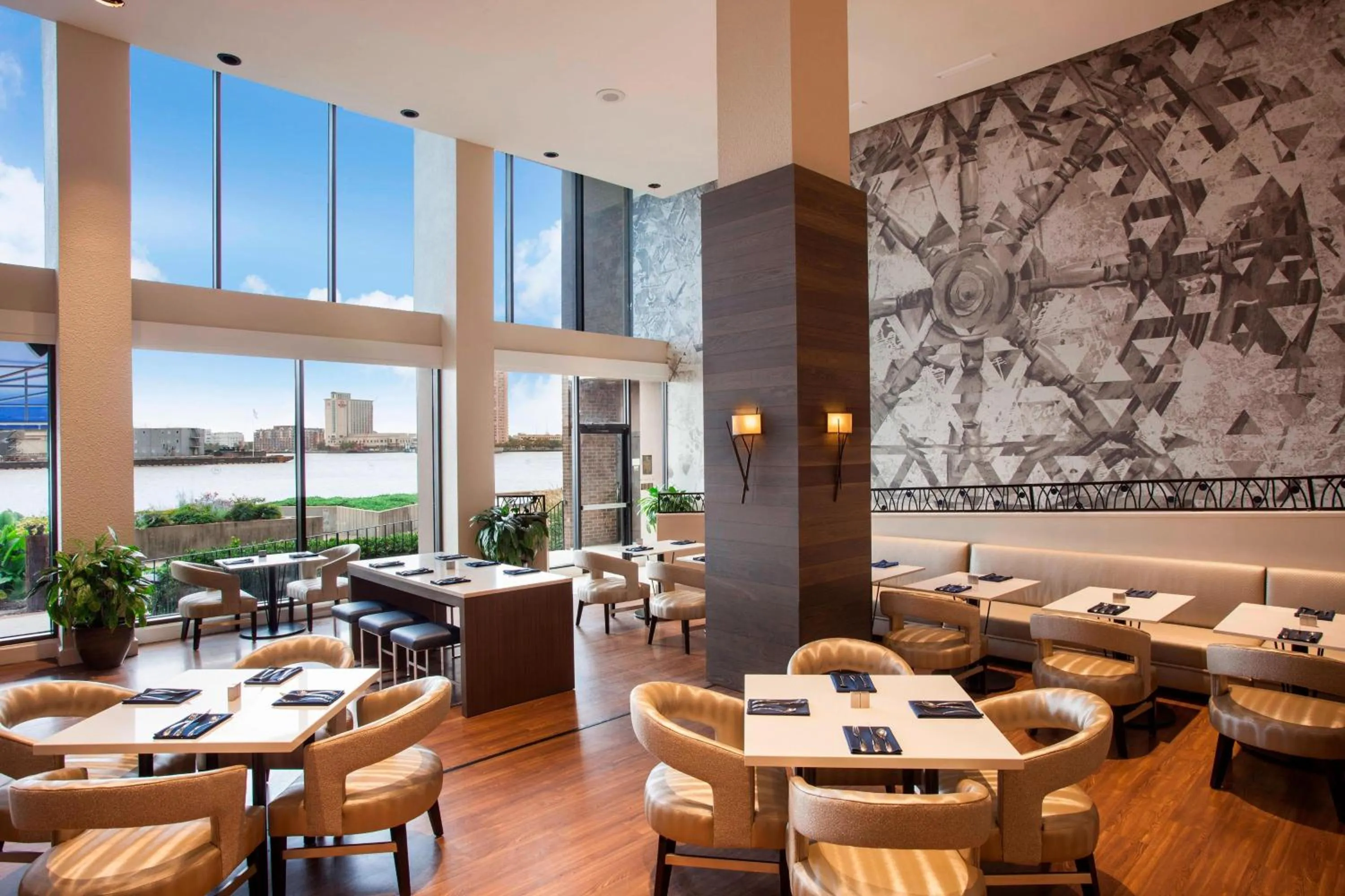 Restaurant/places to eat in Sheraton Norfolk Waterside Hotel