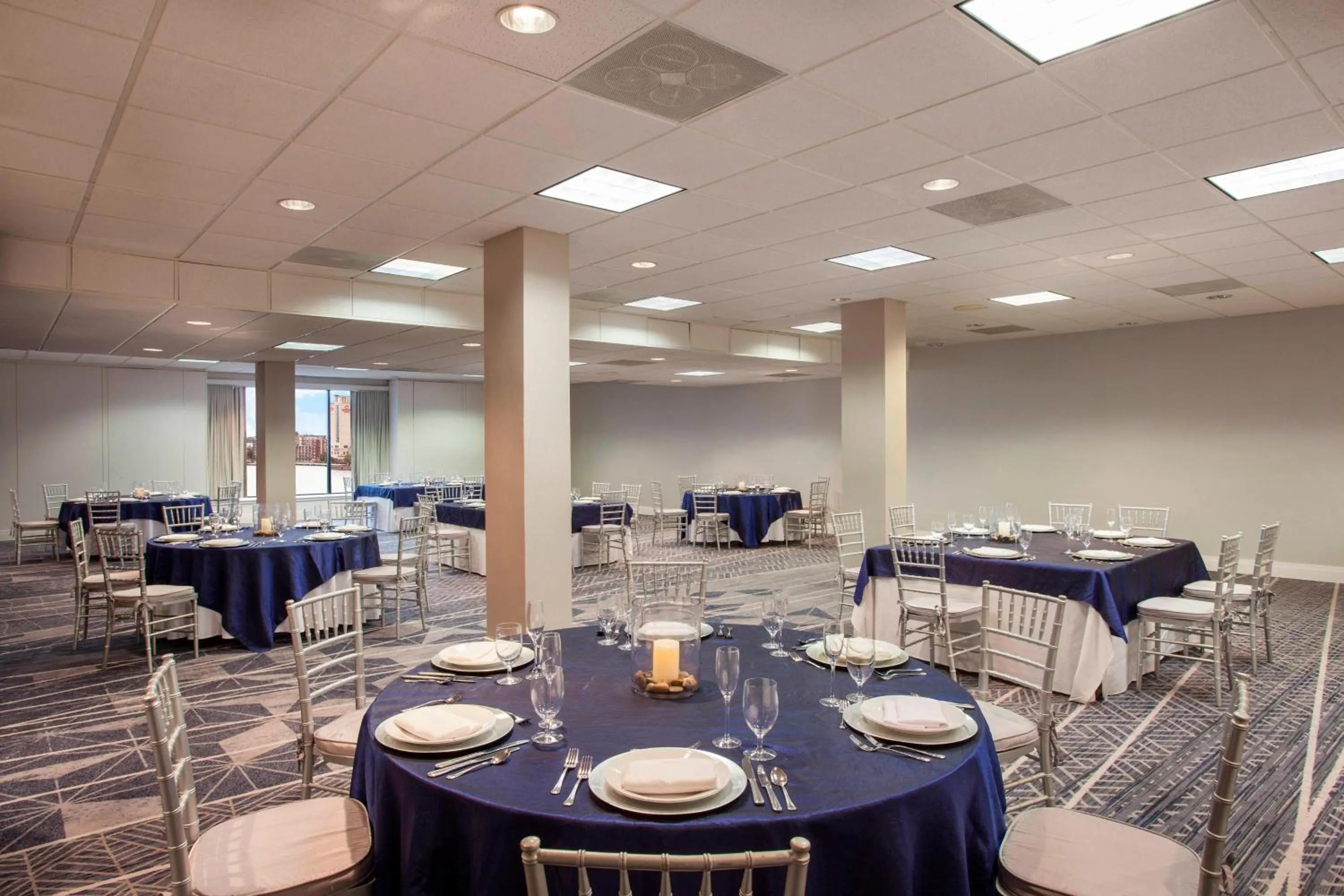 Meeting/conference room in Sheraton Norfolk Waterside Hotel
