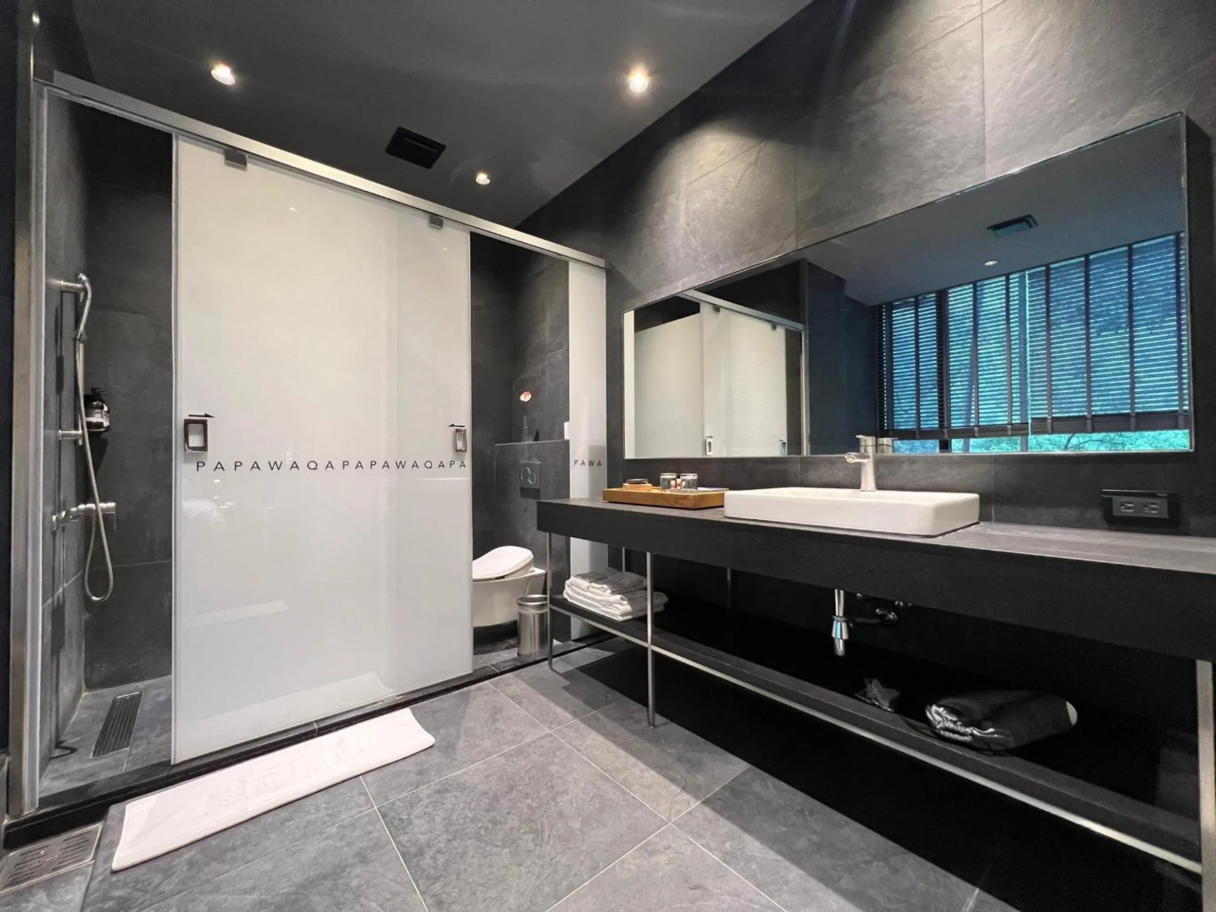 Shower in Onsen Papawaqa