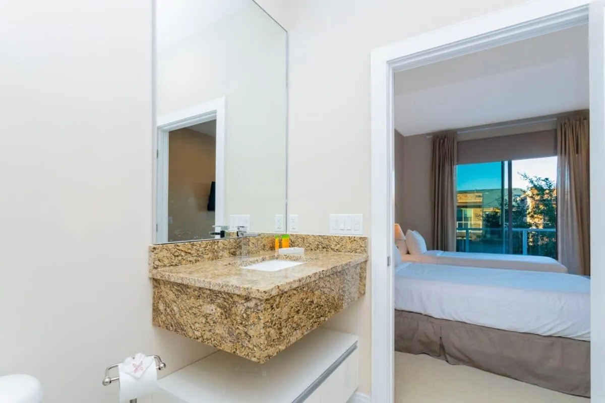 Bed in Stunning 4Bd Close to Disney @ Magic Village 7614