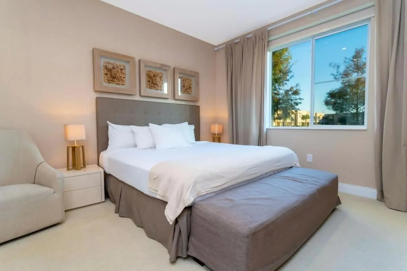 Bed in Stunning 4Bd Close to Disney @ Magic Village 7614