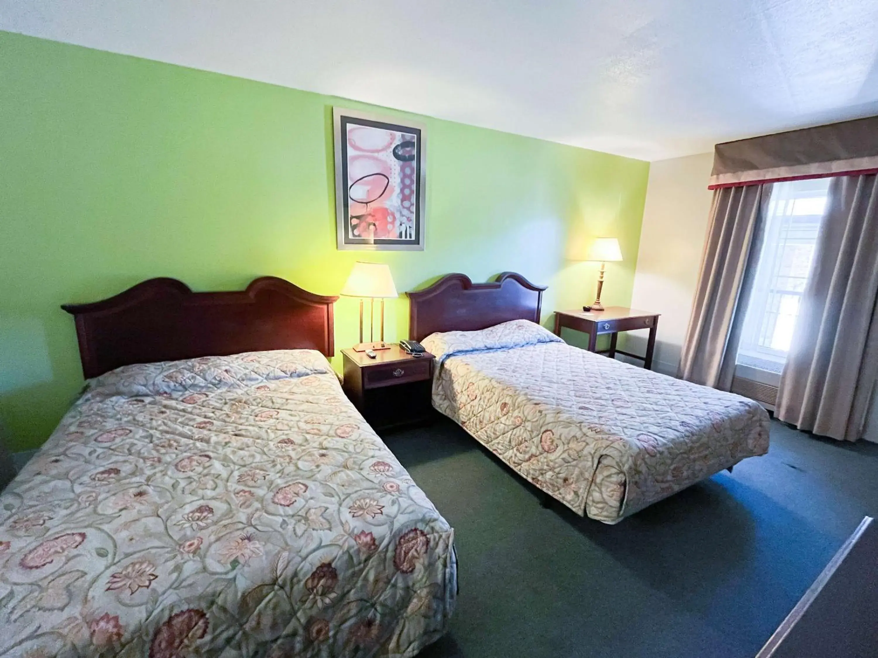 Bedroom, Bed in Motel 6 Bracey, VA I 85 Bedroom, Bed in Motel 6 Bracey, VA I 85