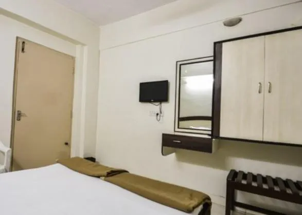 Photo of the whole room in Hotel Maya Deluxe