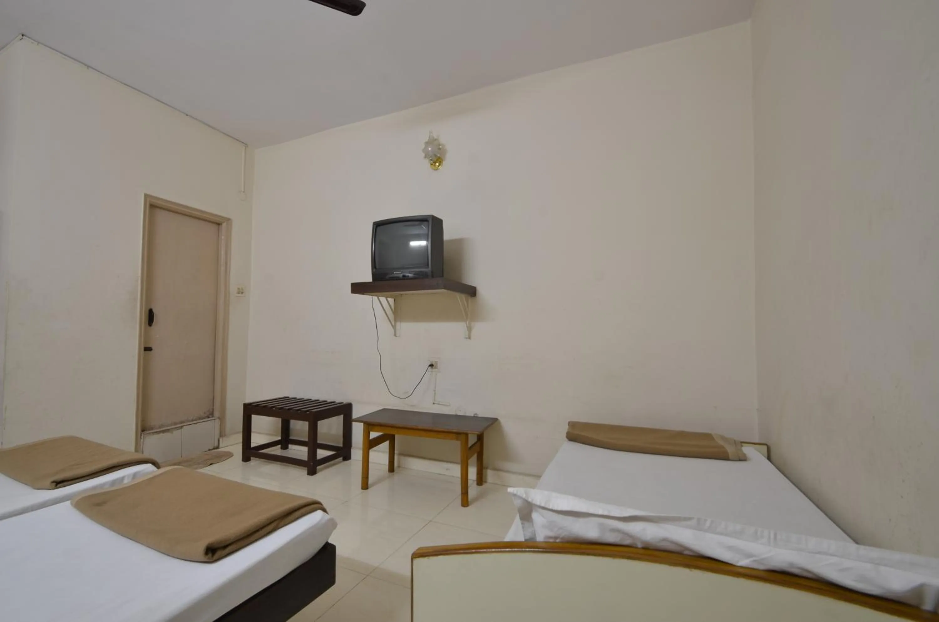 Photo of the whole room in Hotel Maya Deluxe