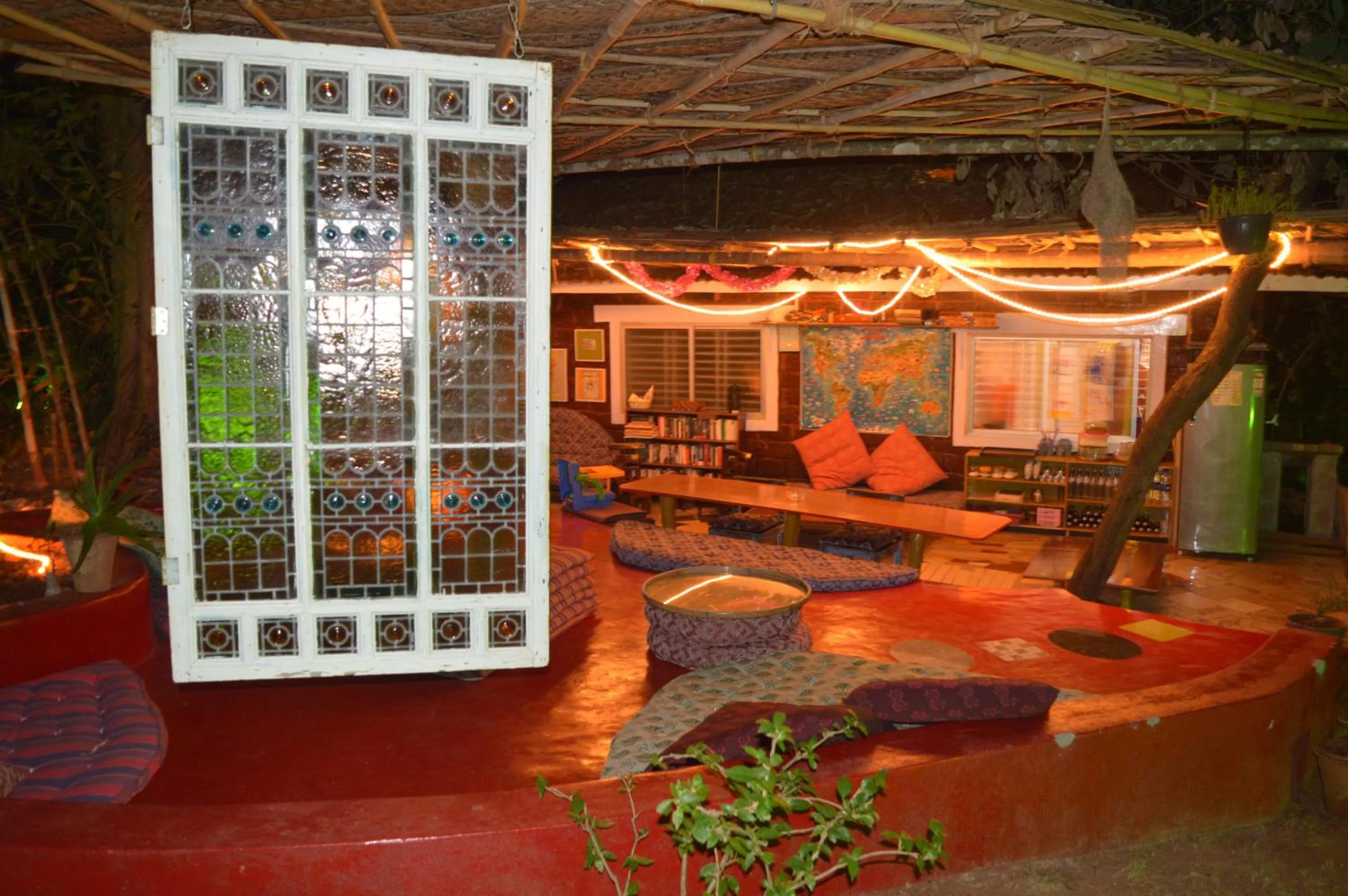 Communal lounge/ TV room in Namaste Yoga Farm