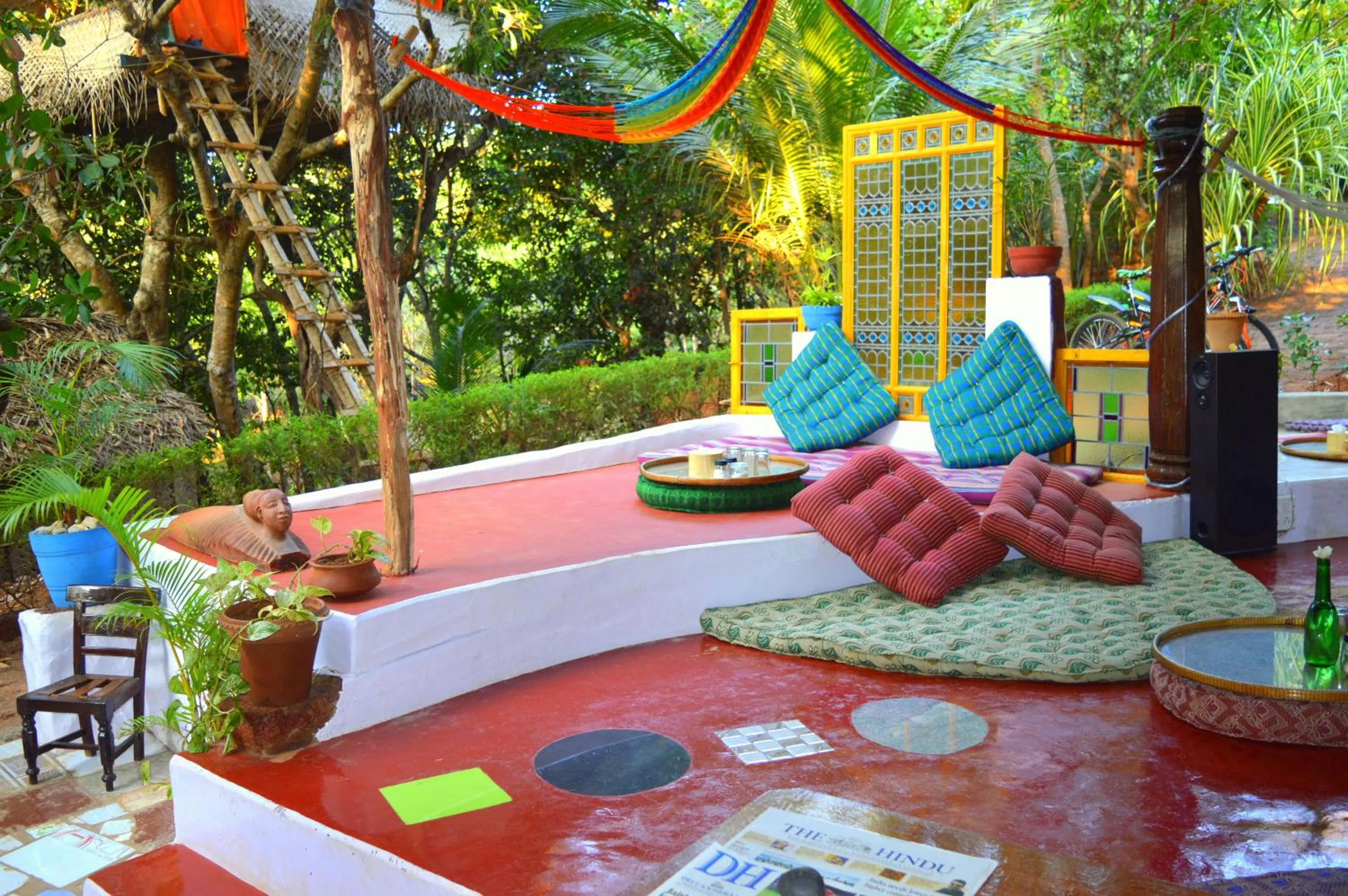 Communal lounge/ TV room in Namaste Yoga Farm