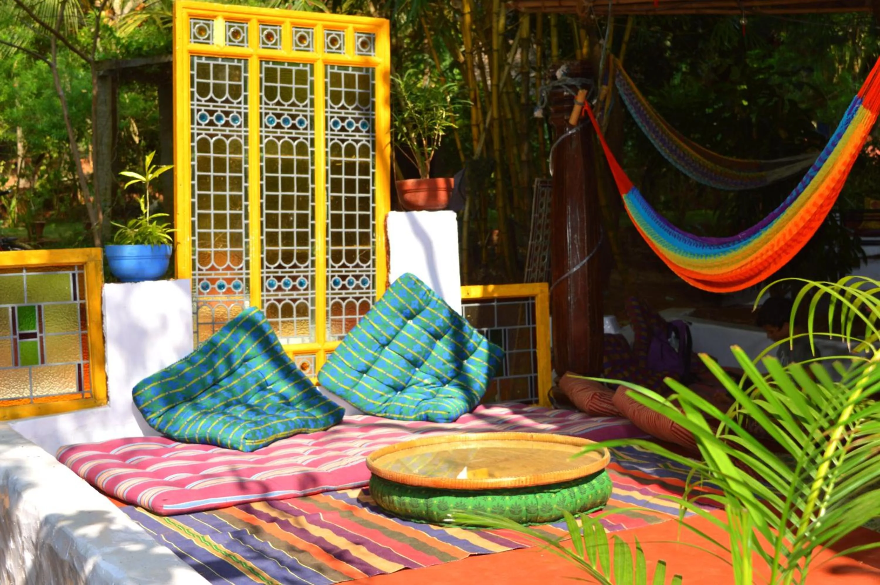 Communal lounge/ TV room in Namaste Yoga Farm