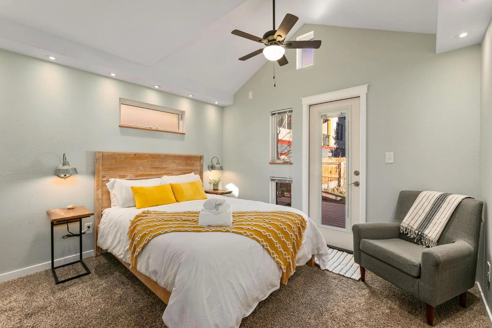 Vibrant Downtown Bungalow - Walk Everywhere!