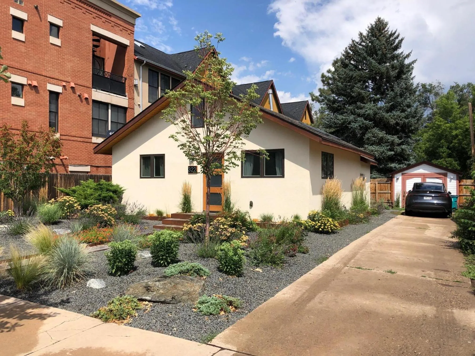 Vibrant Downtown Bungalow - Walk Everywhere!