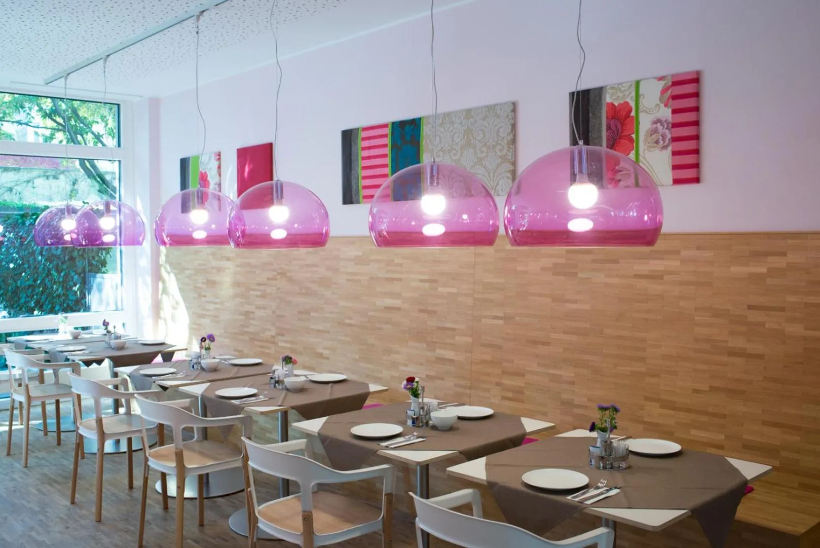 Restaurant/places to eat in fab Hotel